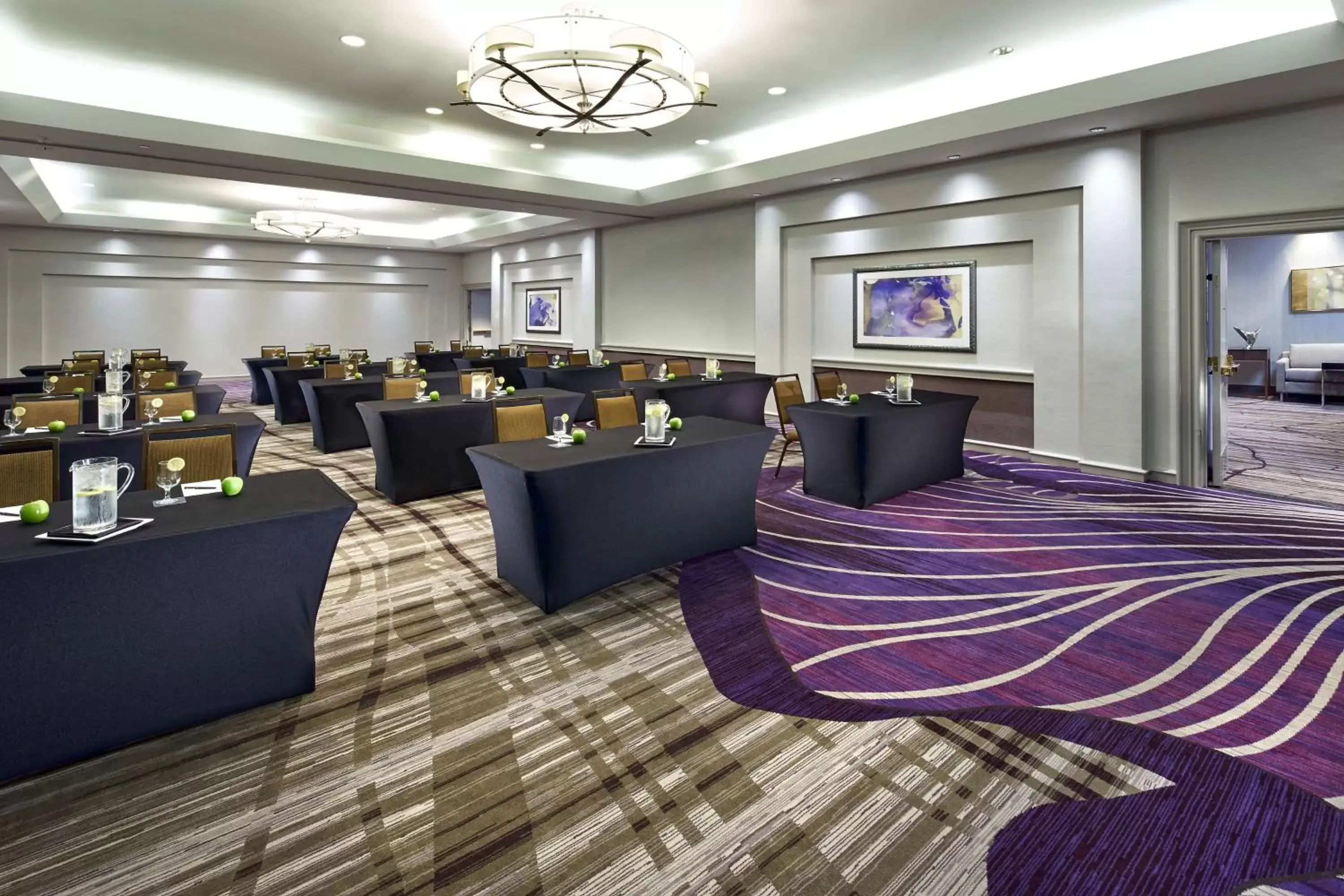 Meeting/conference room, Restaurant/Places to Eat in Hilton Long Beach Hotel
