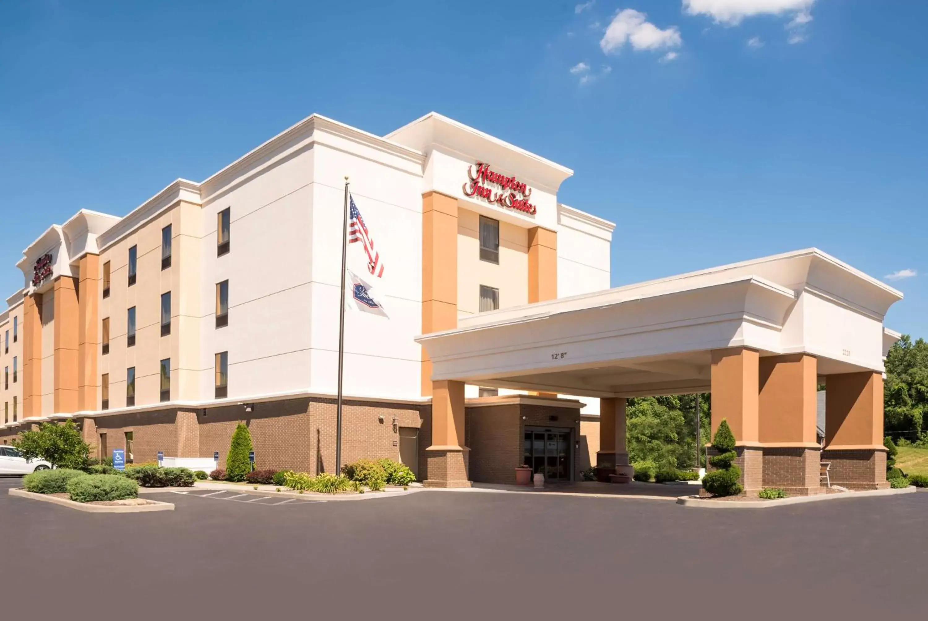 Property Building in Hampton Inn & Suites Mansfield South @ I 71