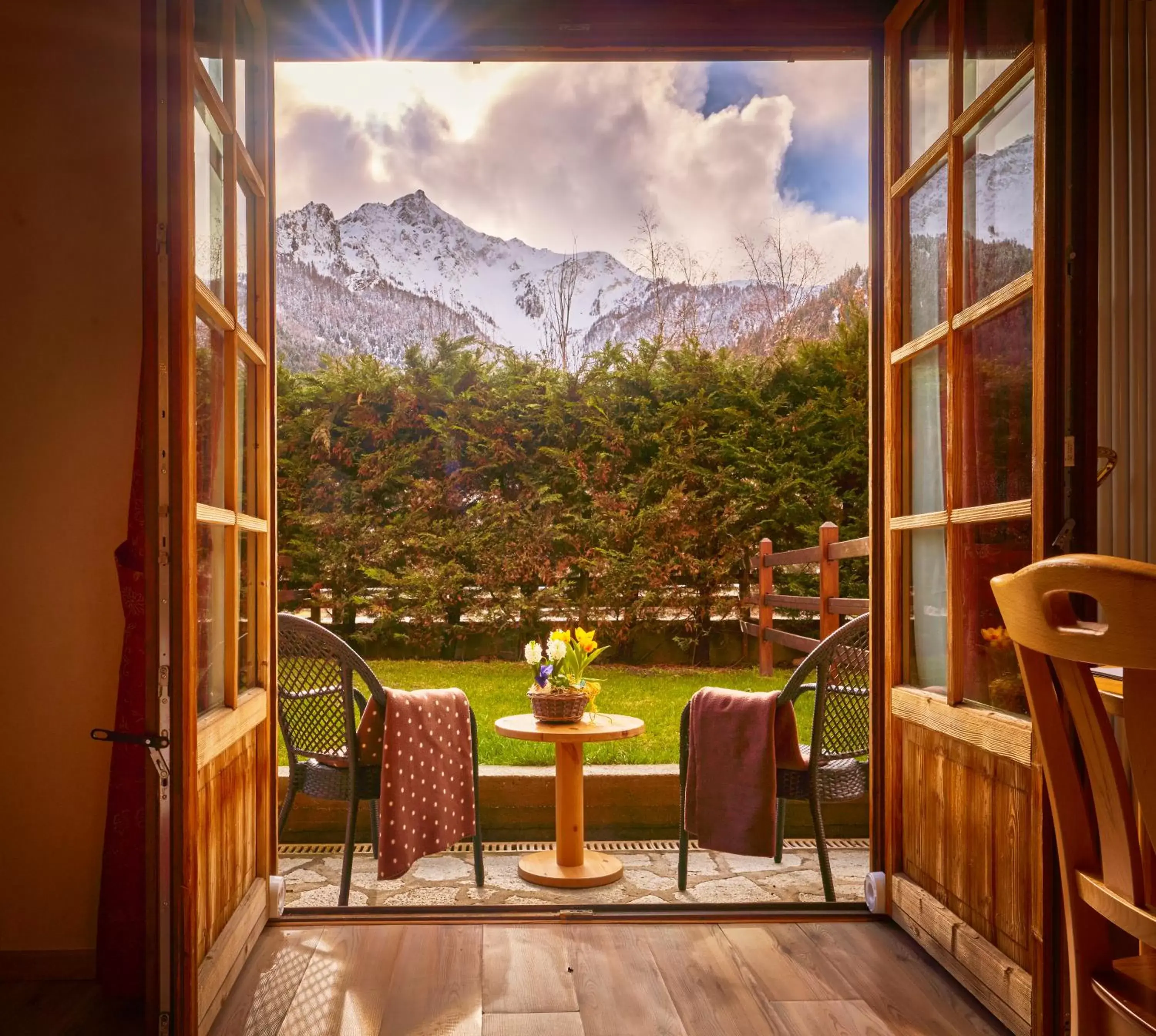 View (from property/room), Mountain View in iH Hotels Courmayeur Mont Blanc