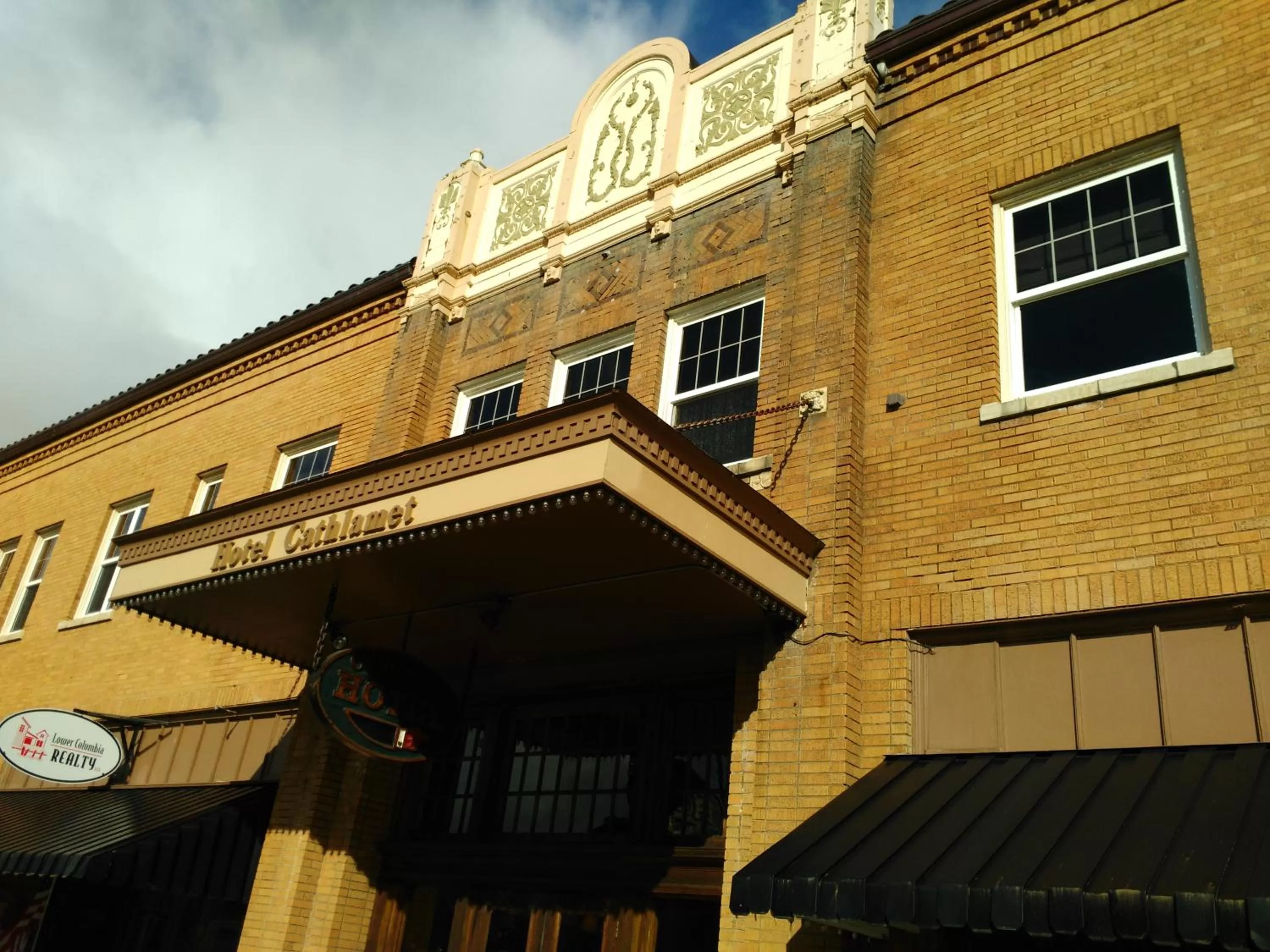 Facade/entrance in Hotel Cathlamet