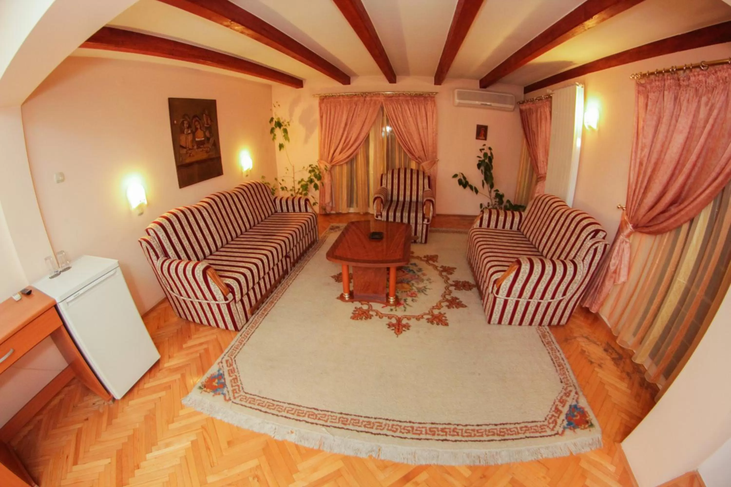 Living room, Bed in Hotel Fontana