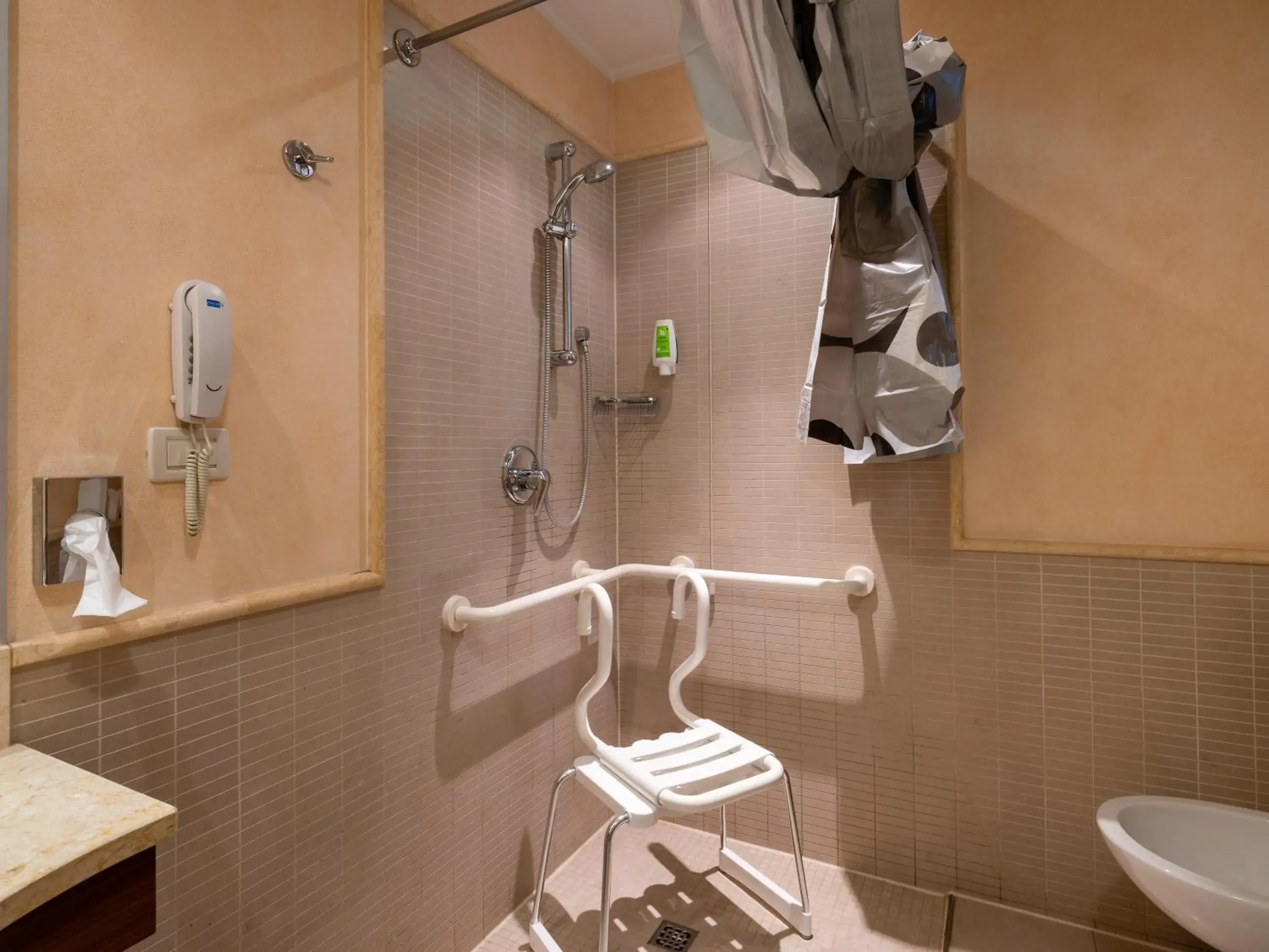 Bathroom in Parc Hotel Germano Suites & Apartments