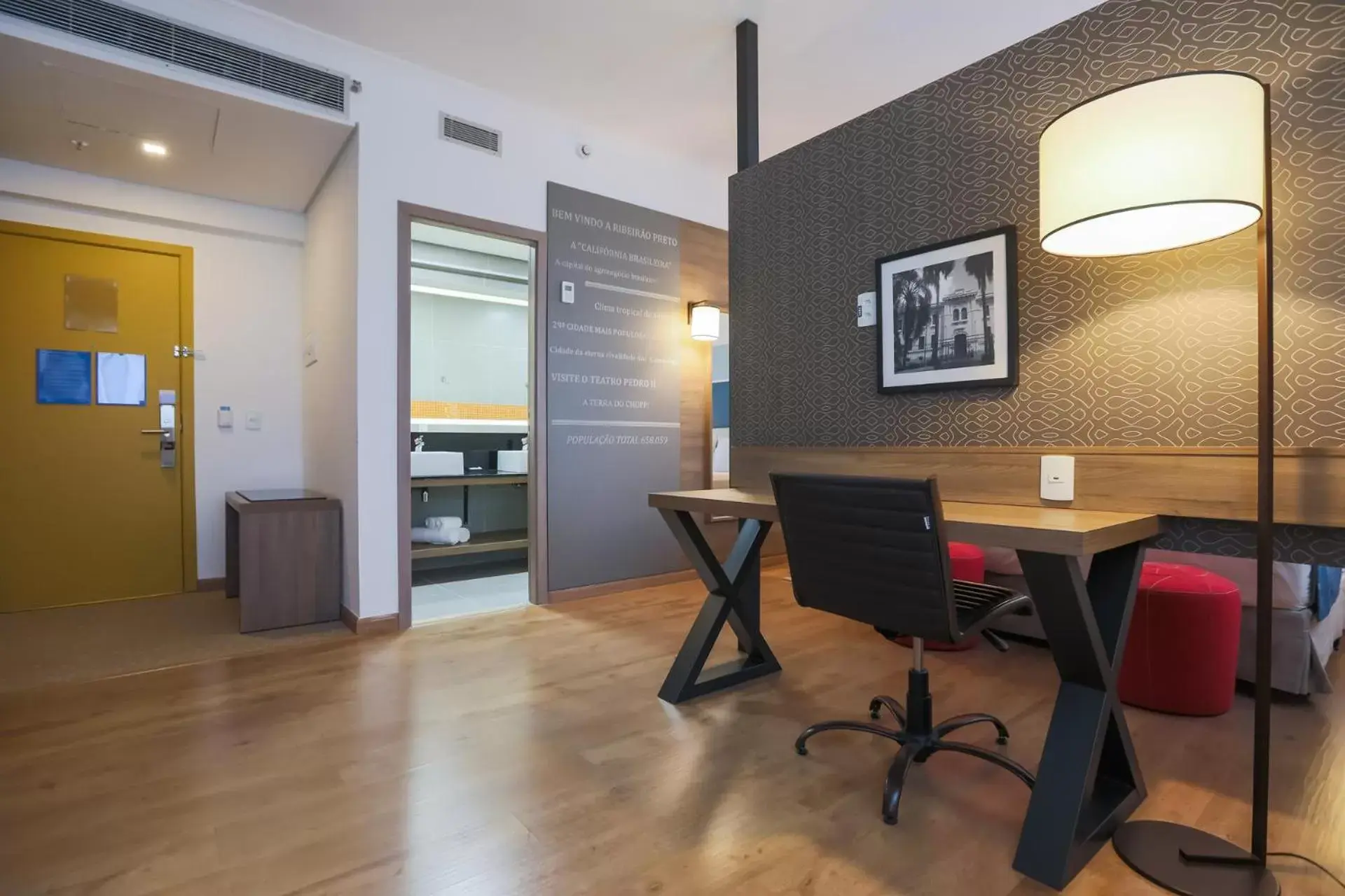 Seating area in TRYP By Wyndham Ribeirão Preto