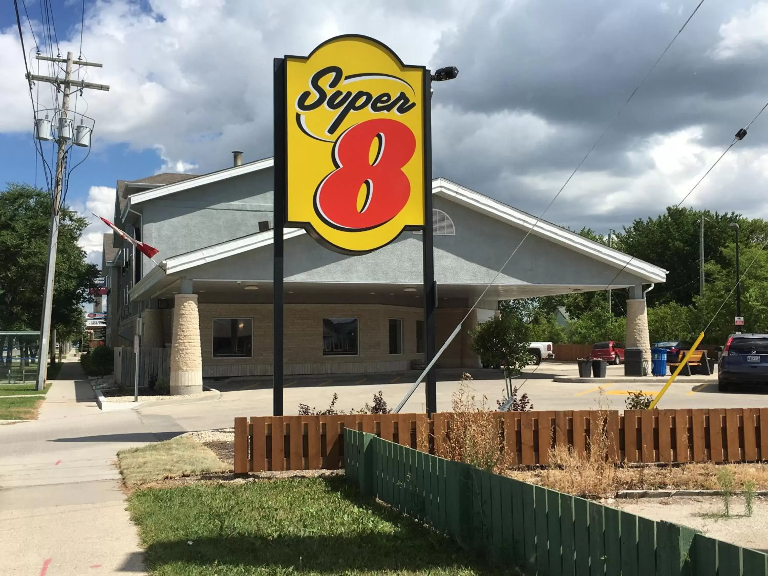 Facade/entrance in Super 8 by Wyndham Winnipeg West Facade/entrance in Super 8 by Wyndham Winnipeg West