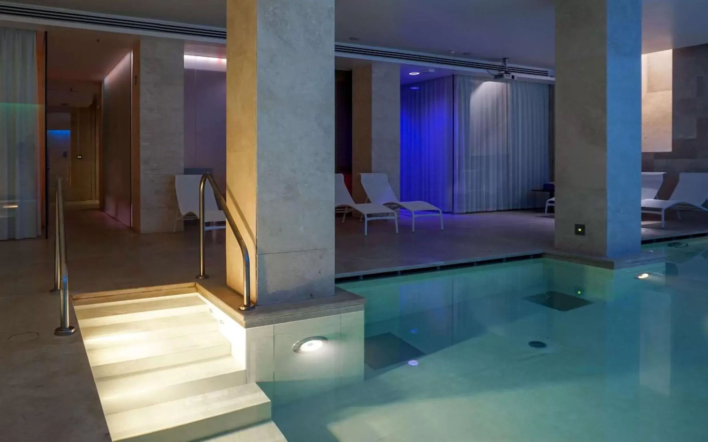 Hot Tub, Bathroom in Palazzo Montemartini Rome, A Radisson Collection Hotel