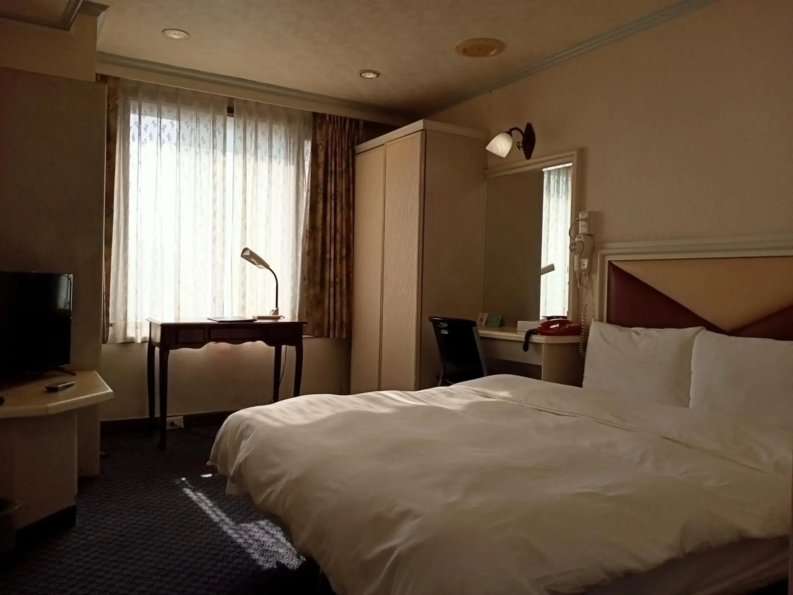 Living room, Bed in Chungli Business Hotel