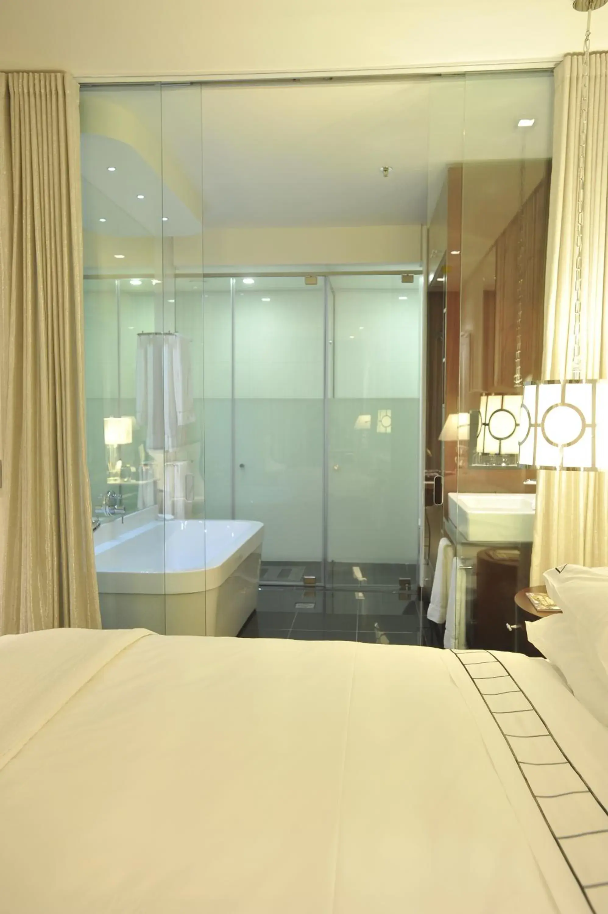 Bathroom, Bed in DAVINCI Hotel on Nelson Mandela Square