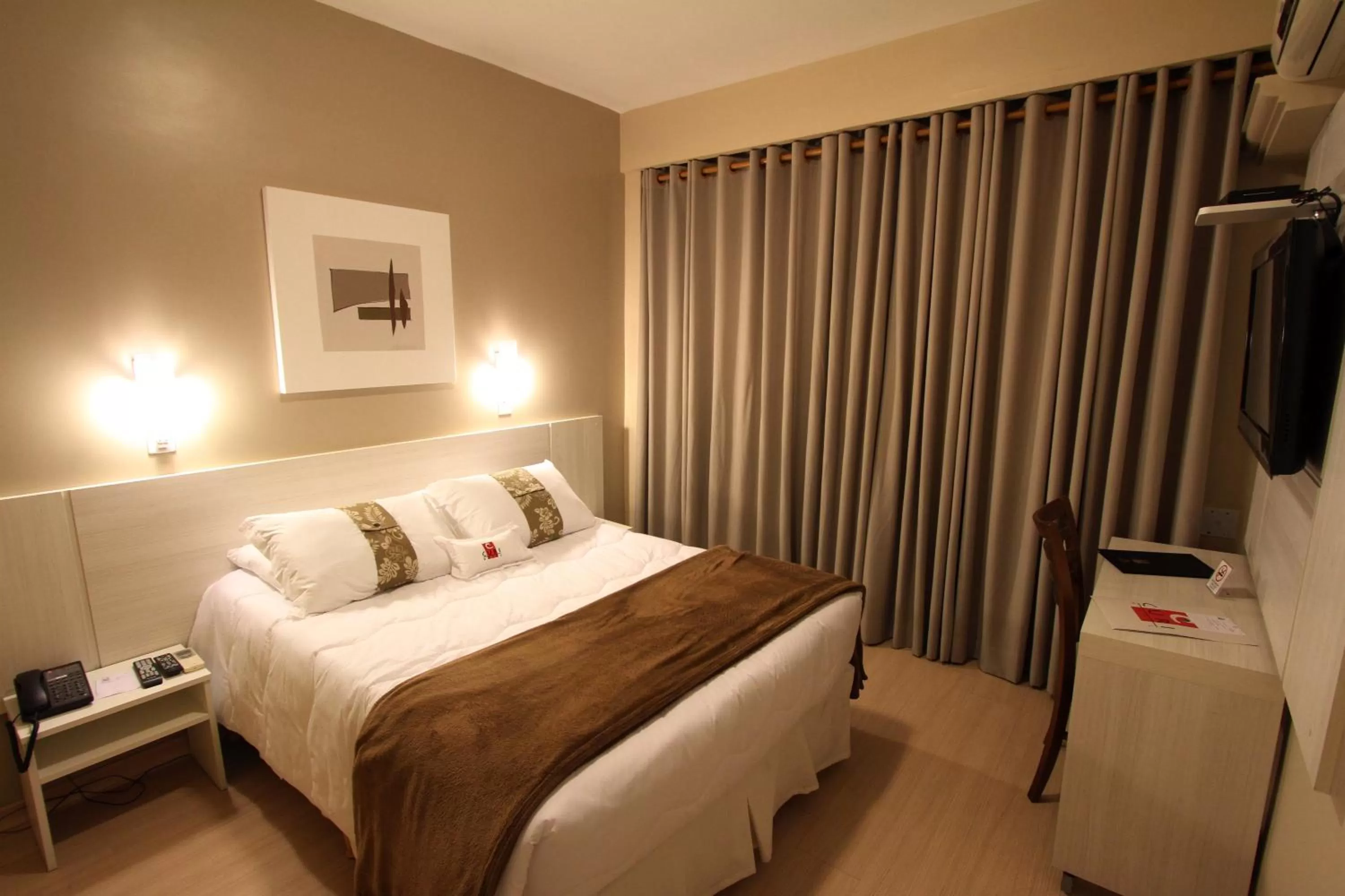 Bedroom, Bed in Hotel Curi Executive