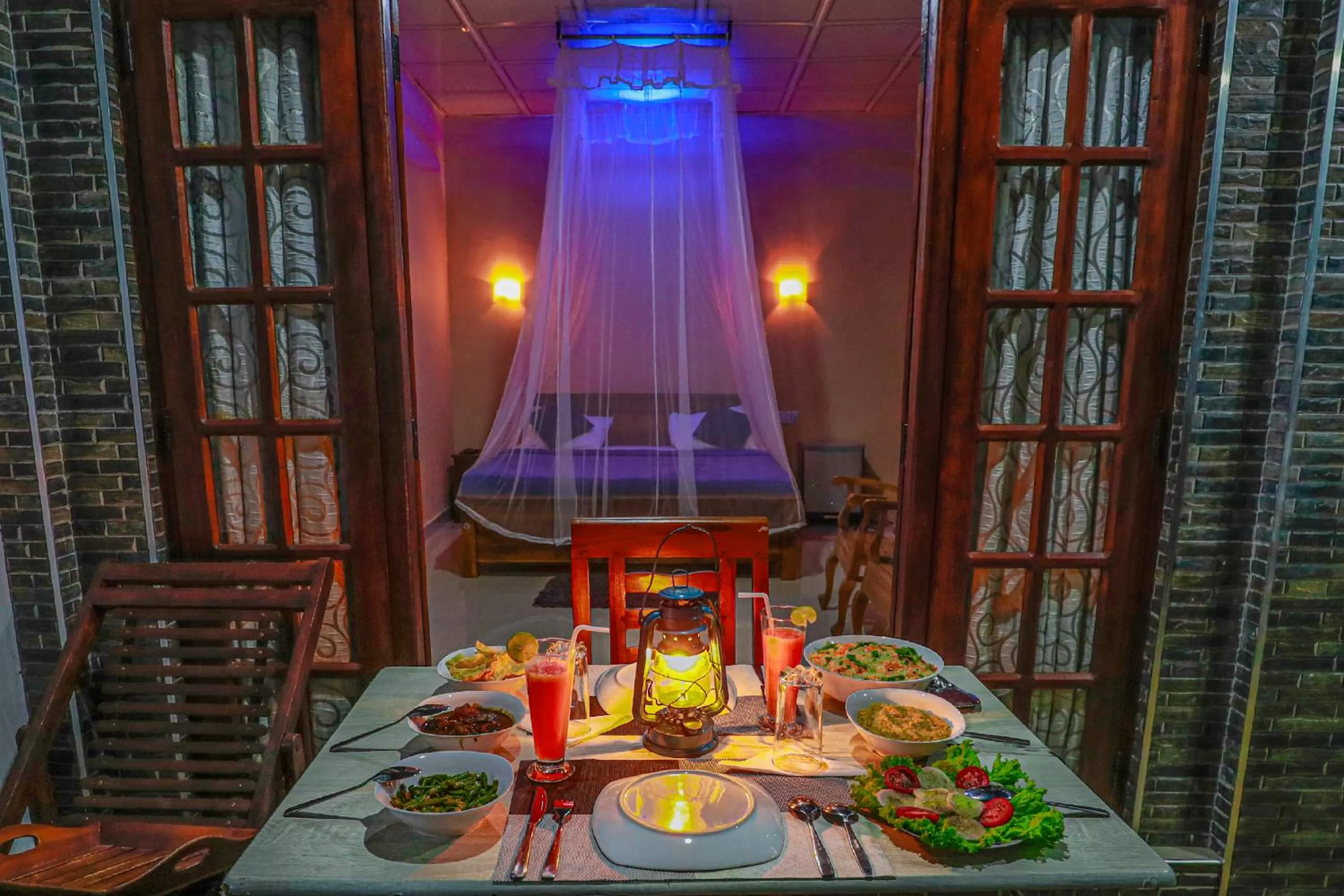 Food and drinks in Zircon Ella