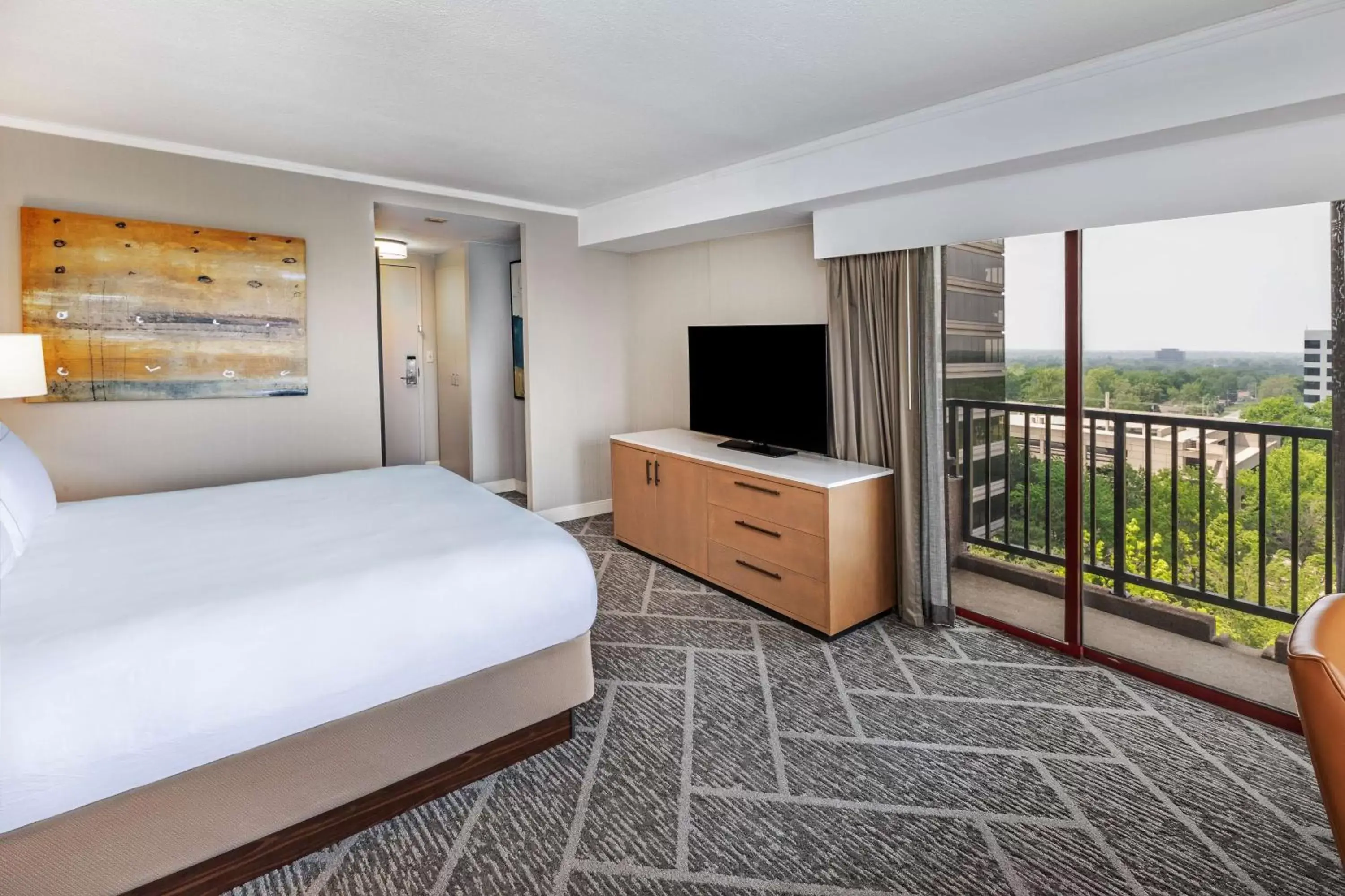 Bedroom, Bed in DoubleTree by Hilton Tulsa at Warren Place