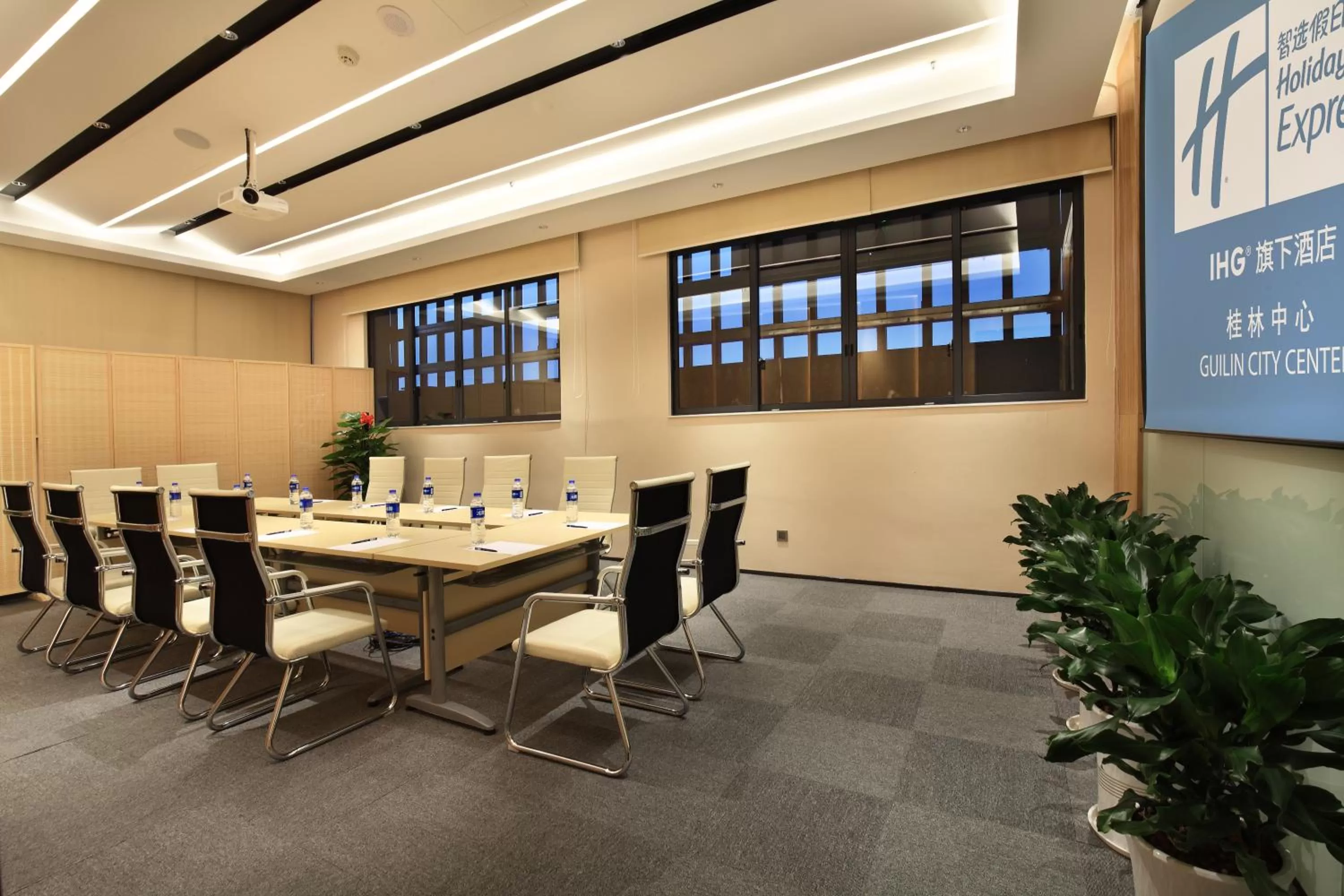 Meeting/conference room in Holiday Inn Express Guilin City Center by IHG
