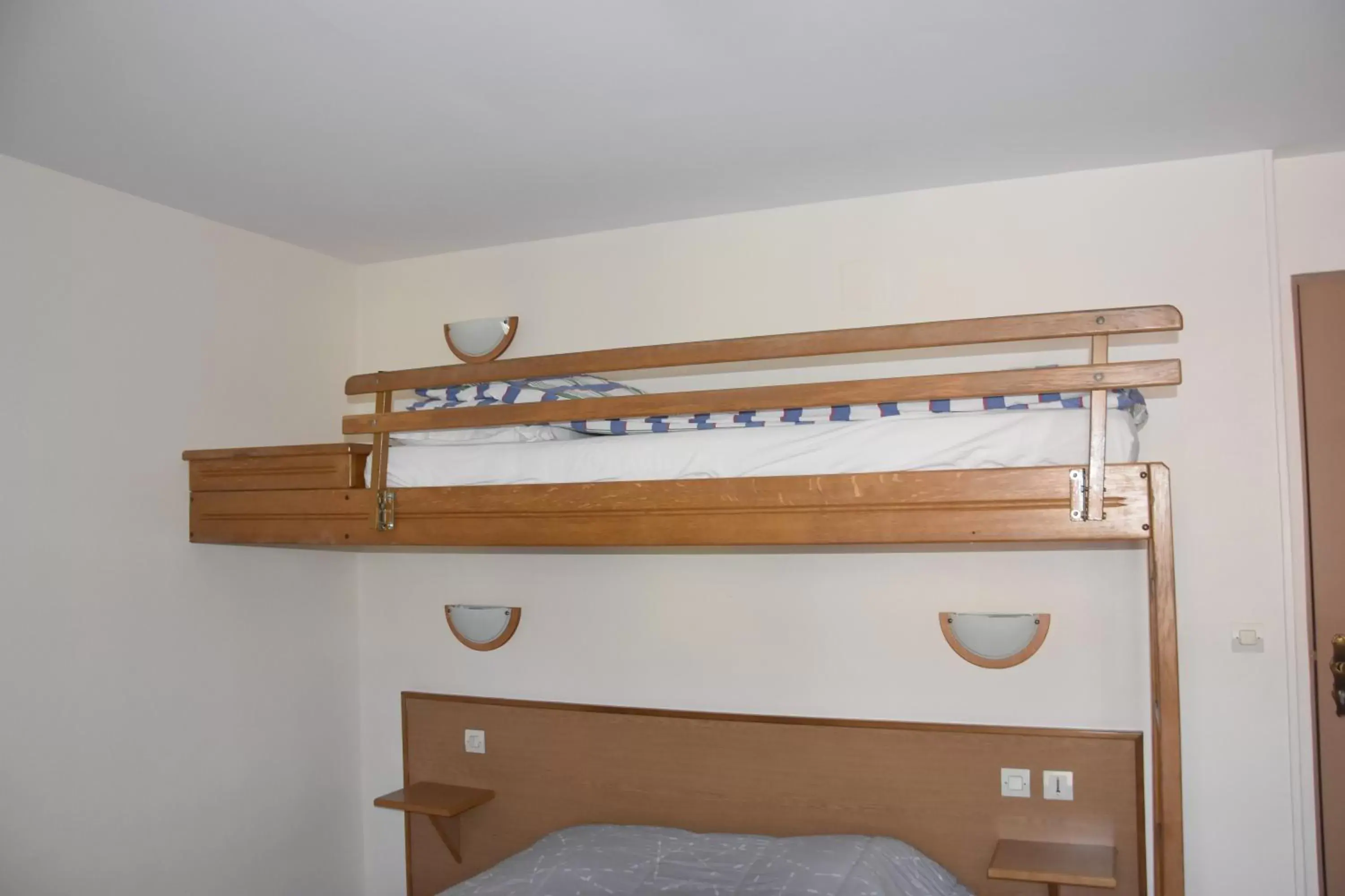 Bedroom, Bunk Bed in Hotel Gai Relais