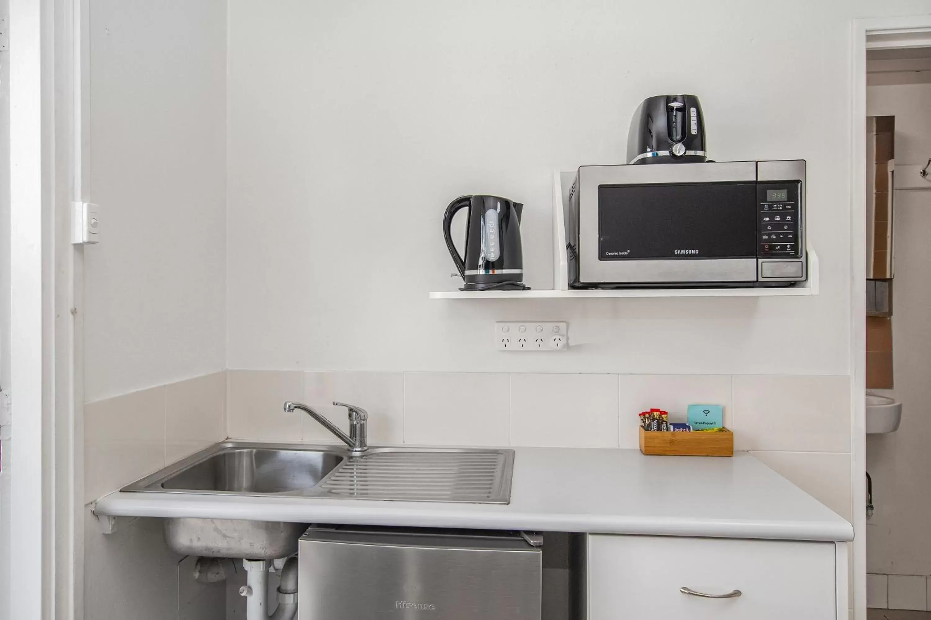 Kitchen/Kitchenette in Strand Motel