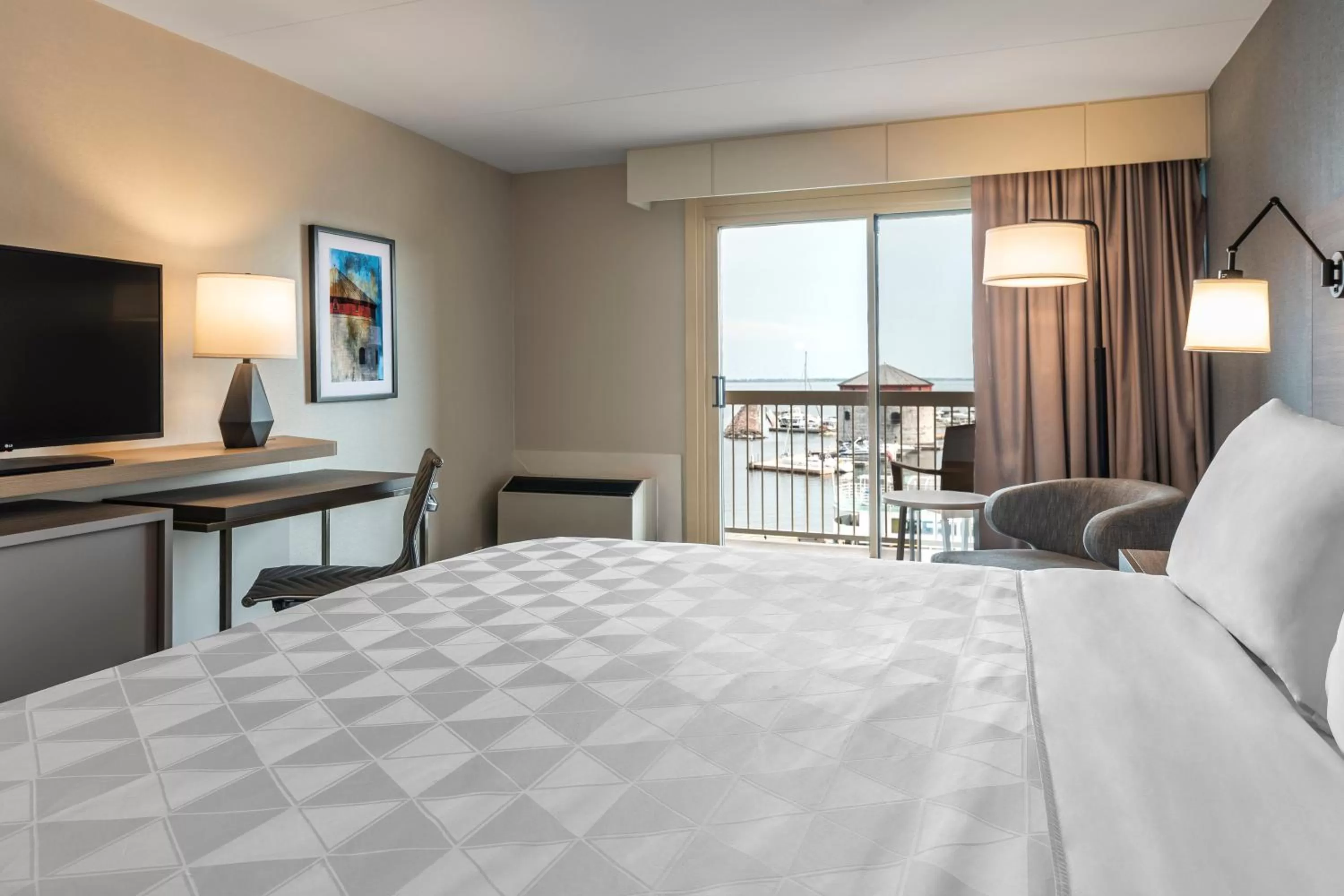 Photo of the whole room, Bed in Holiday Inn Kingston - Waterfront by IHG