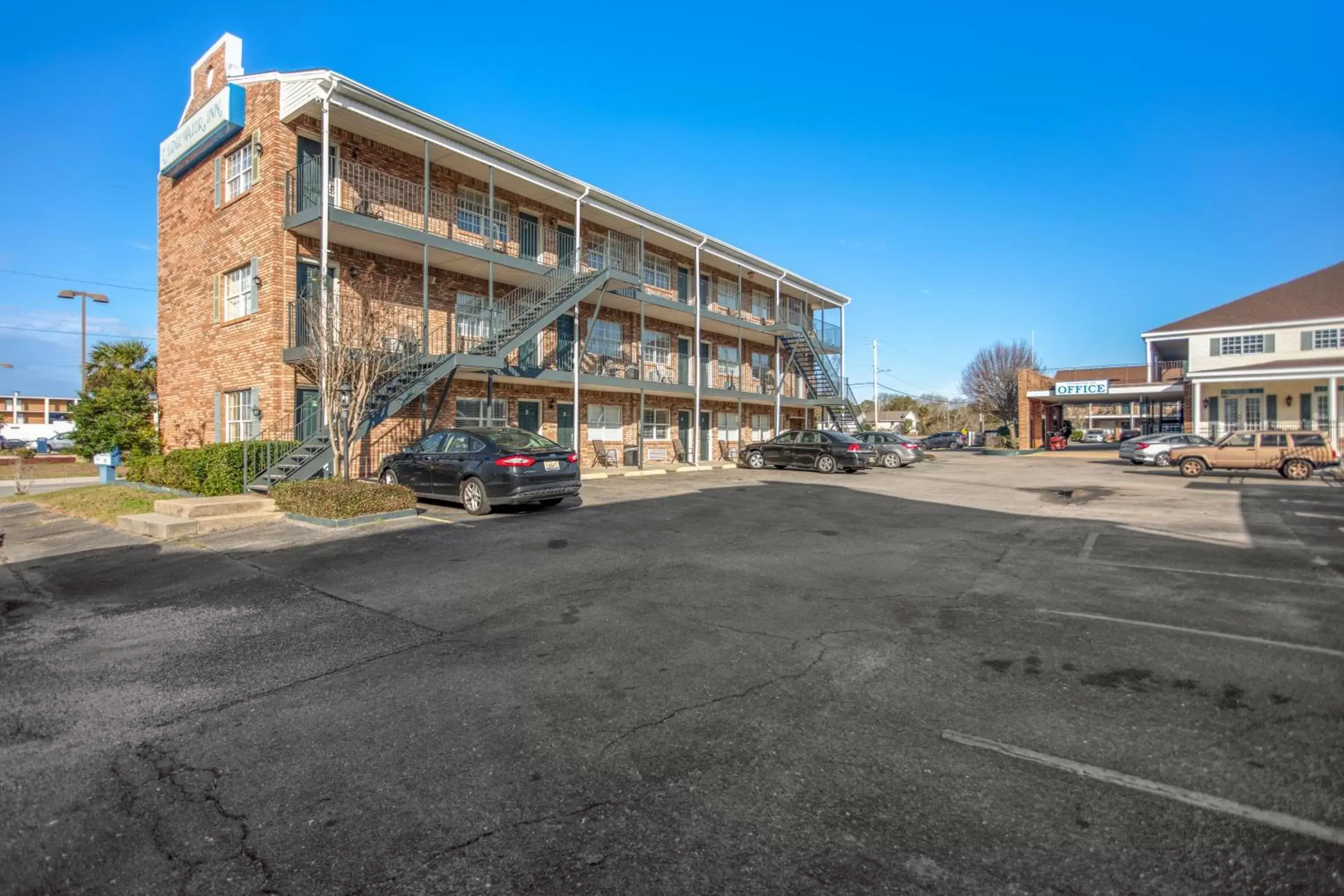 Property Building in Edgewater Inn - Biloxi Beach