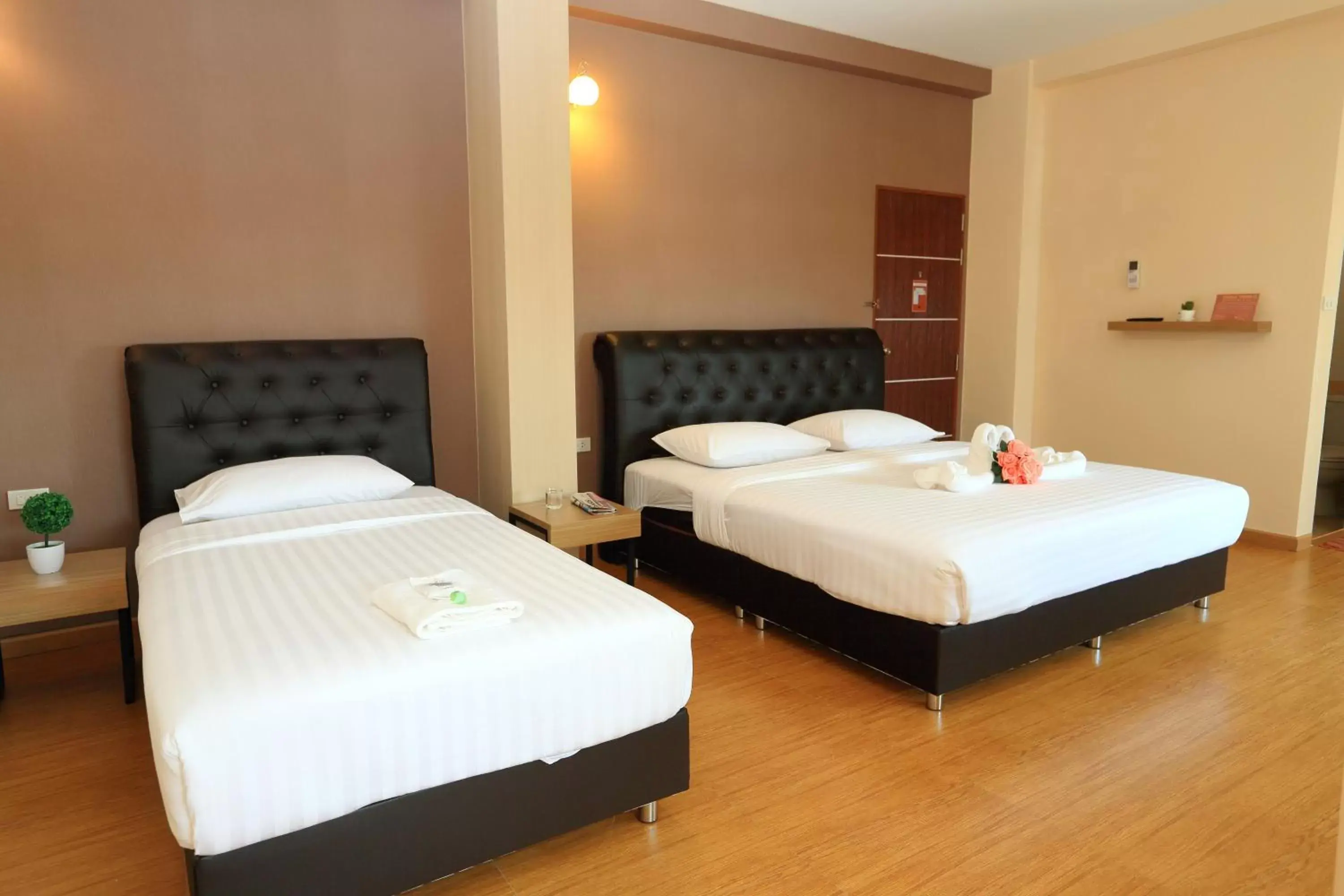 Triple Room with Private Bathroom in Triple Trees Hotel Triple Room with Private Bathroom in Triple Trees Hotel
