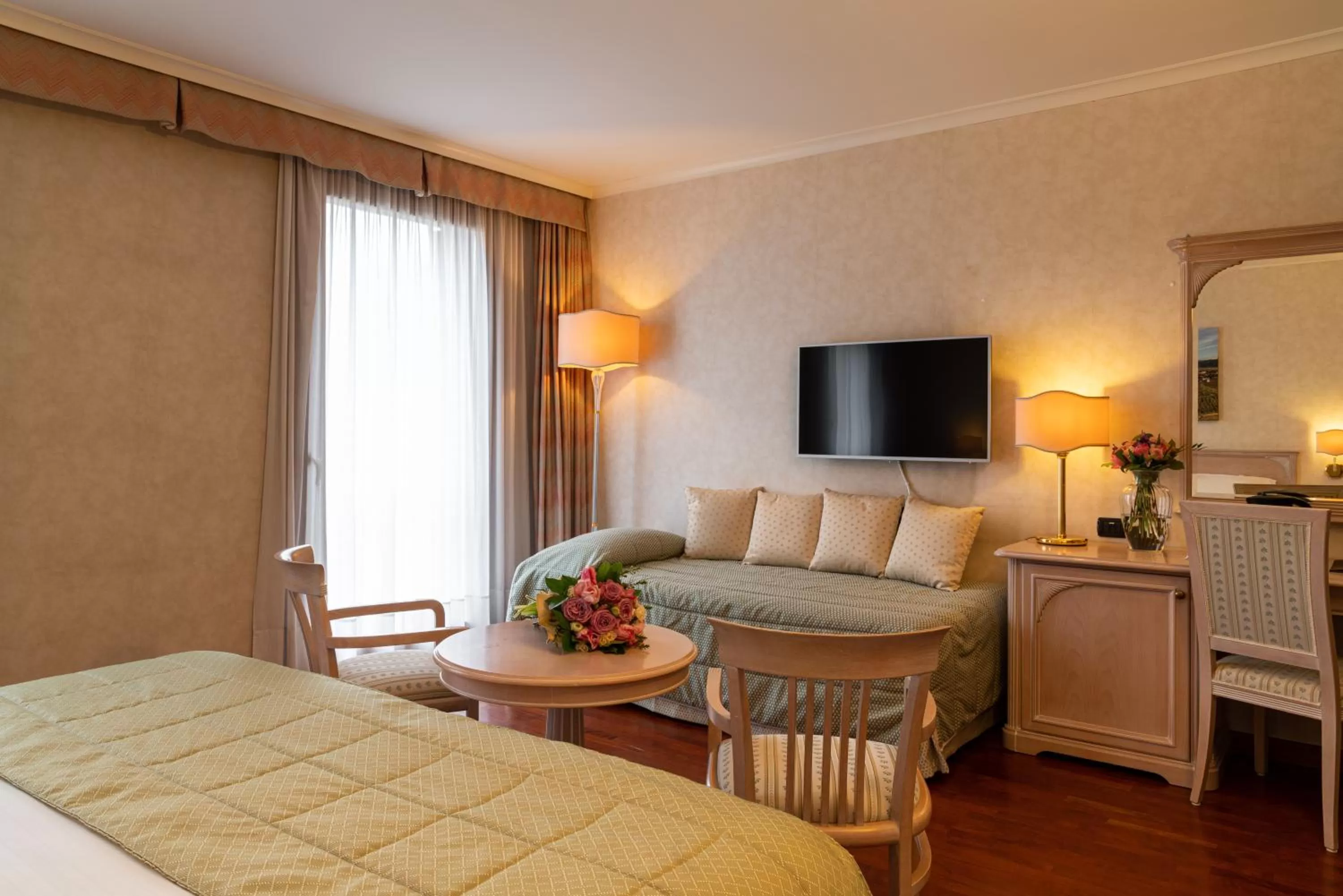 Photo of the whole room, Bed in Hotel Roxy Plaza