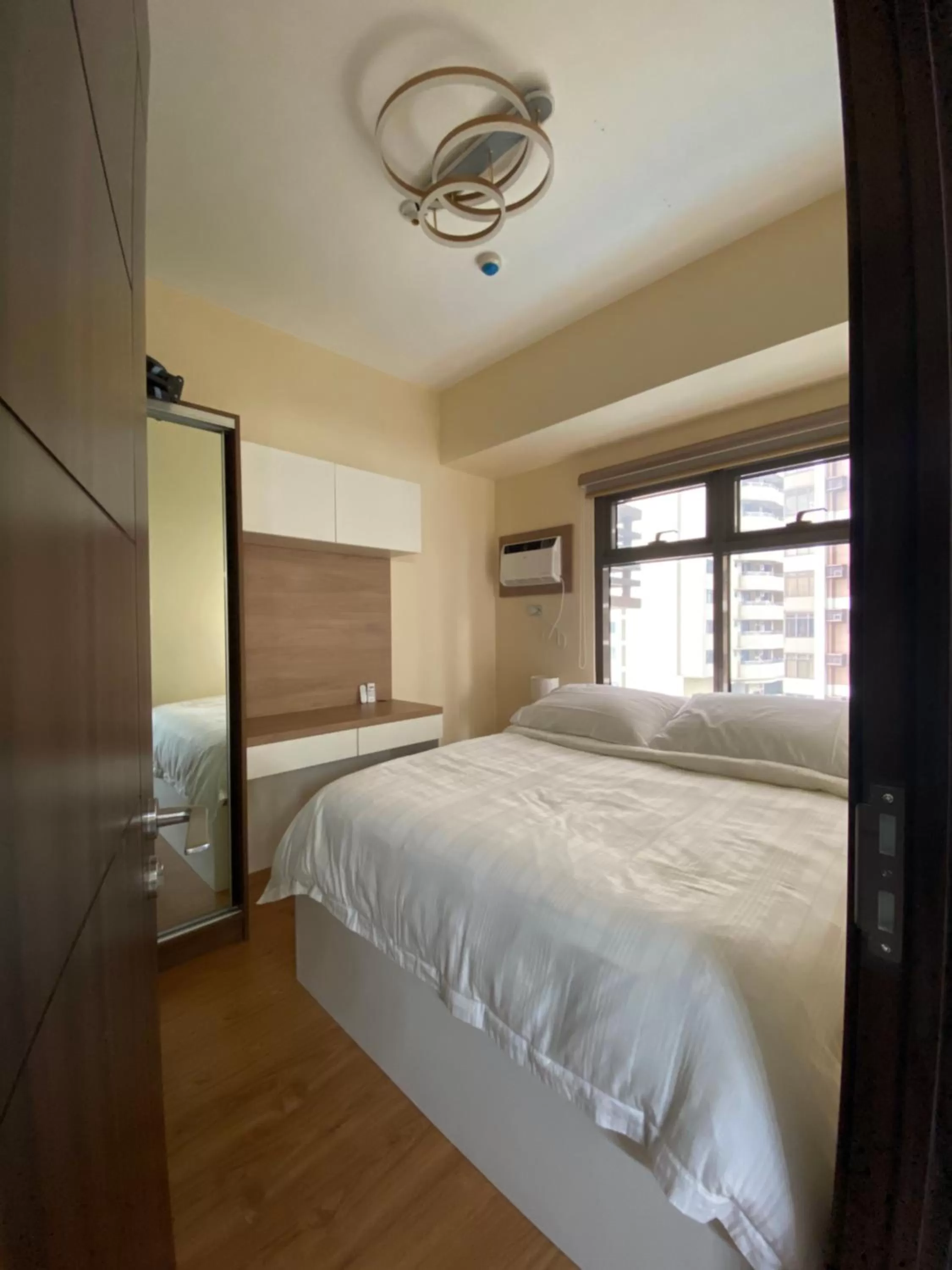 Bed in Le 10 The Radiance Manila Bay