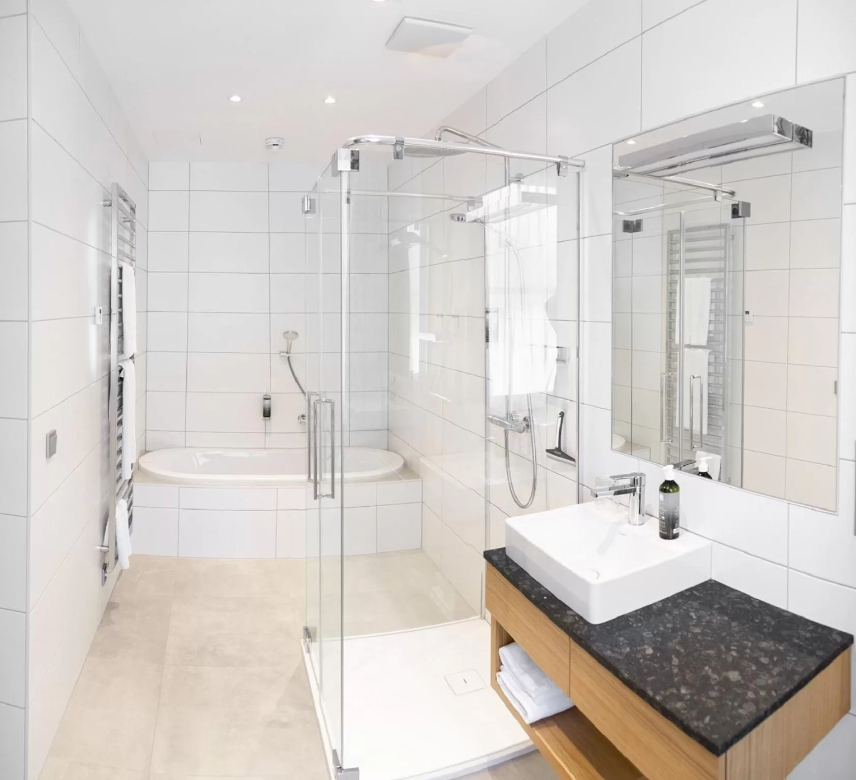 Shower in Hotel Schloss Hernstein