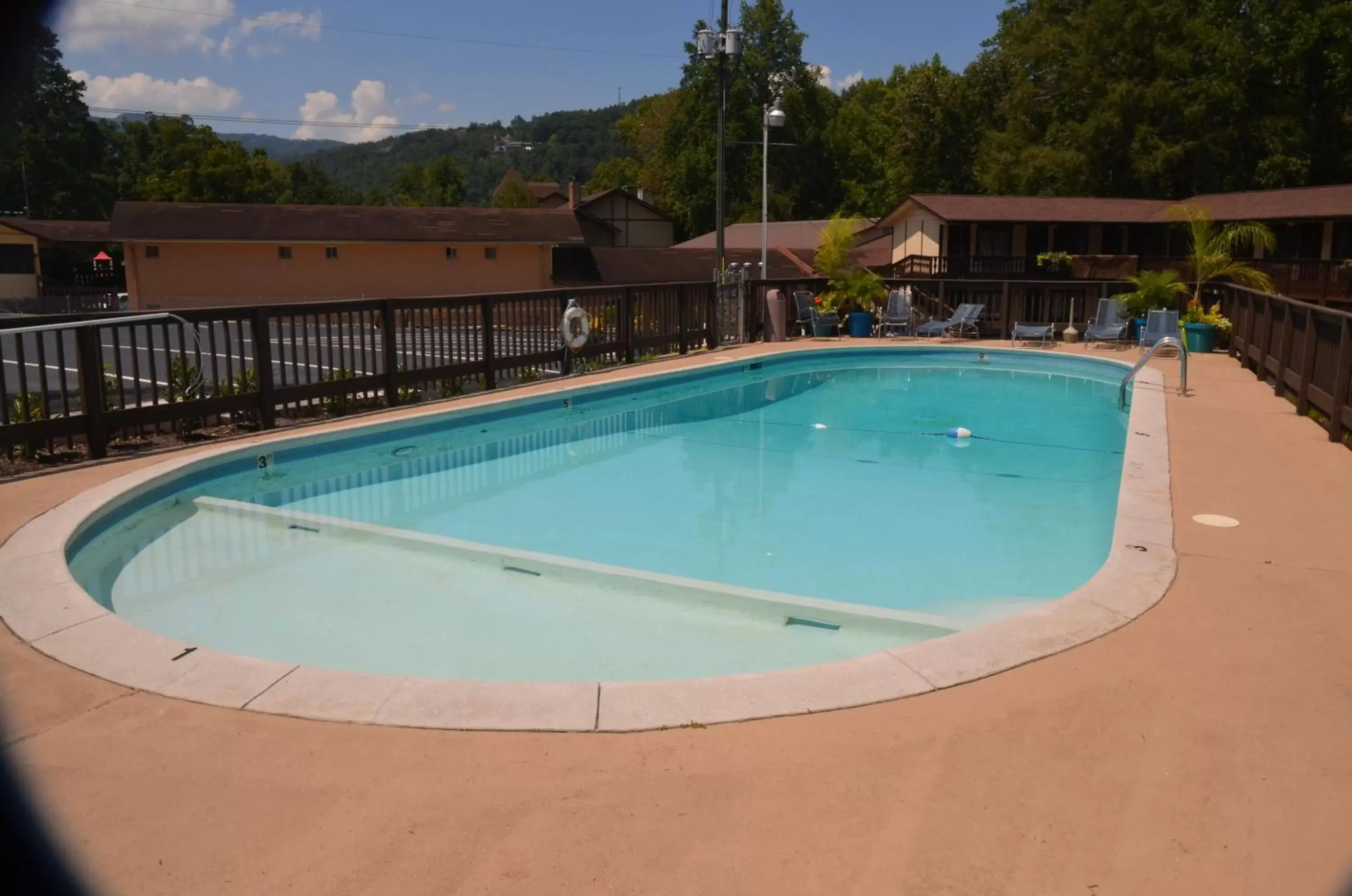 Pool view, Swimming Pool in Brookside Lodge