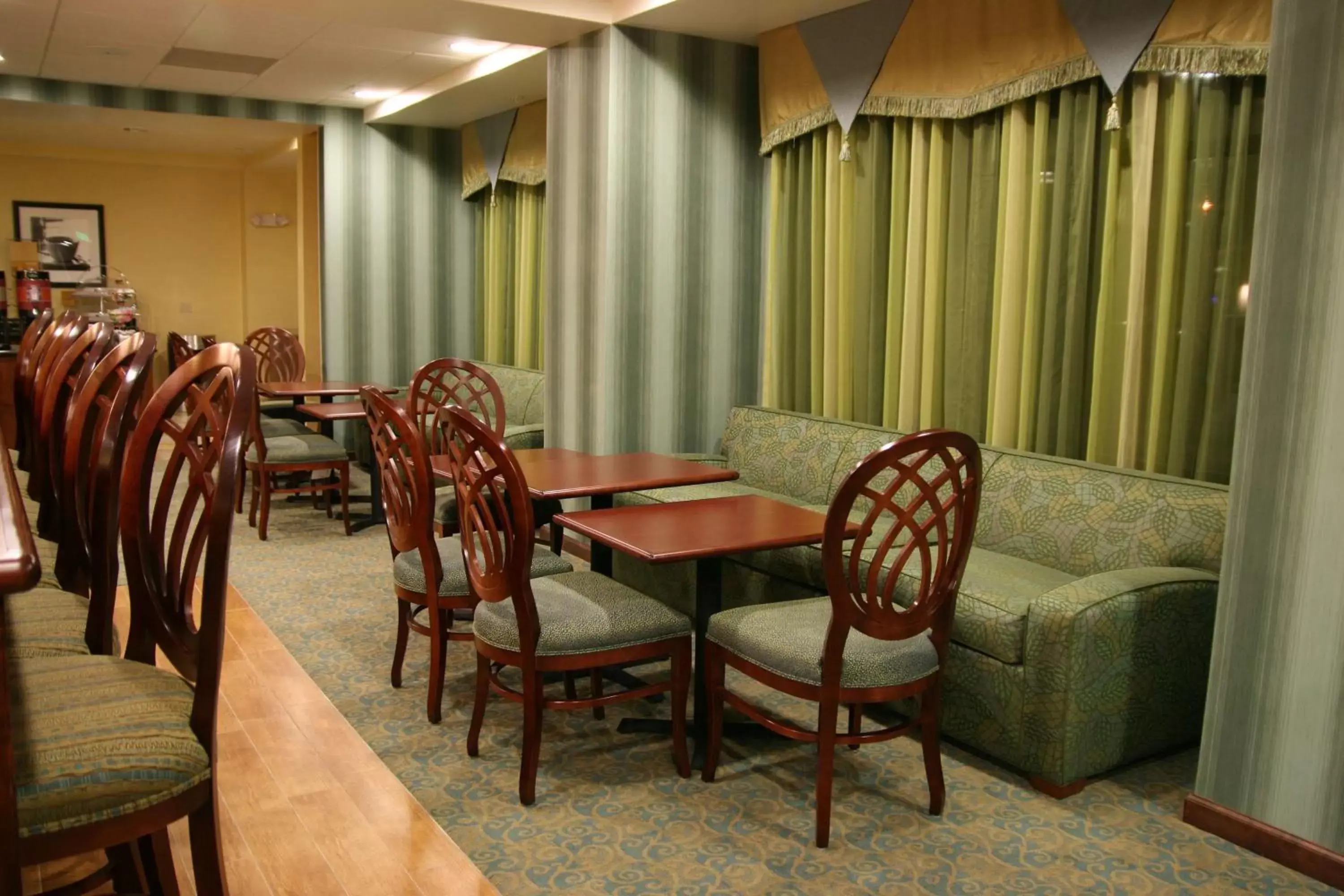 Lobby or reception, Restaurant/Places to Eat in Hampton Inn Brentwood