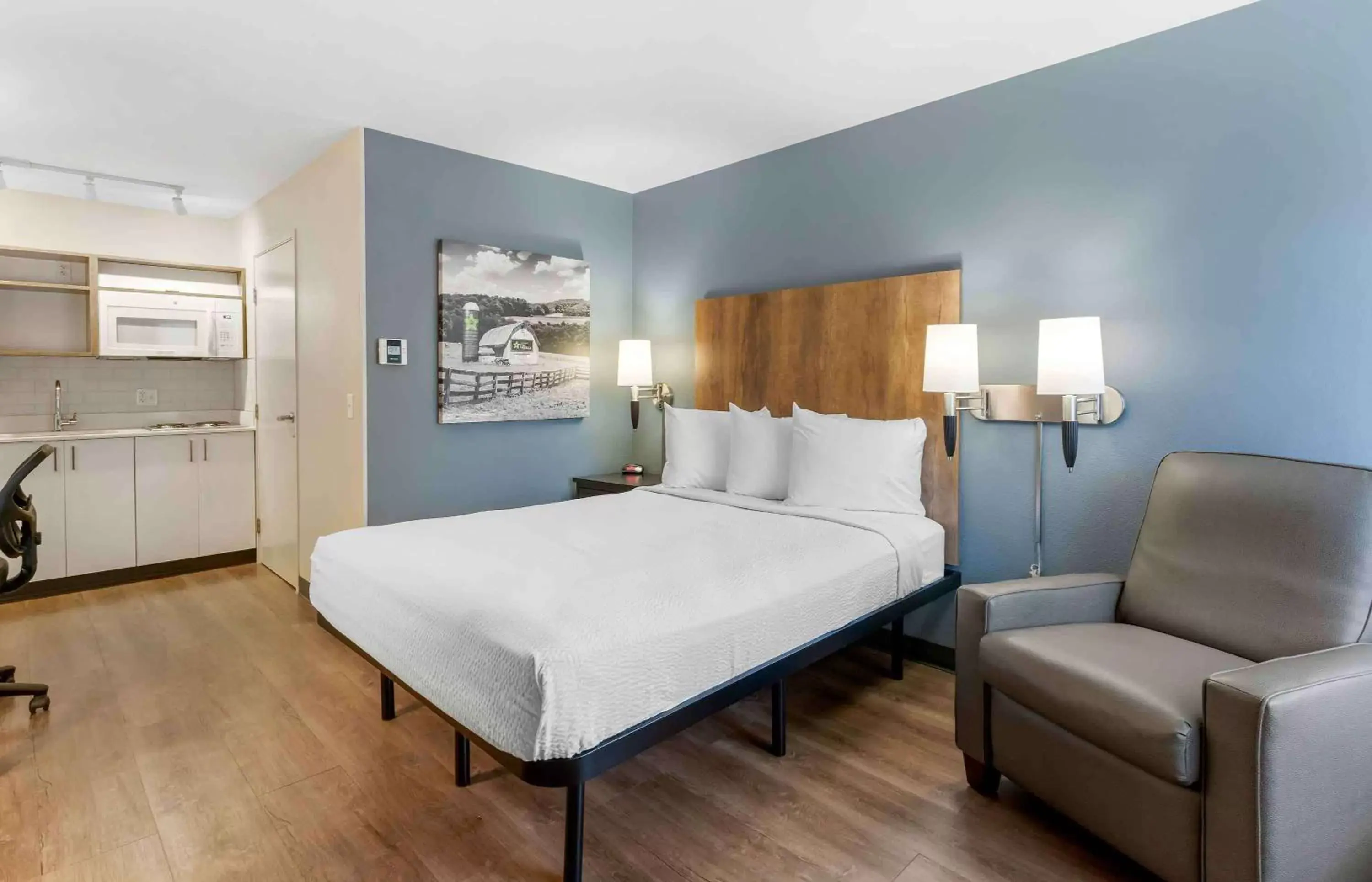 Bedroom, Bed in Extended Stay America Suites - San Jose - Milpitas - McCarthy Ranch