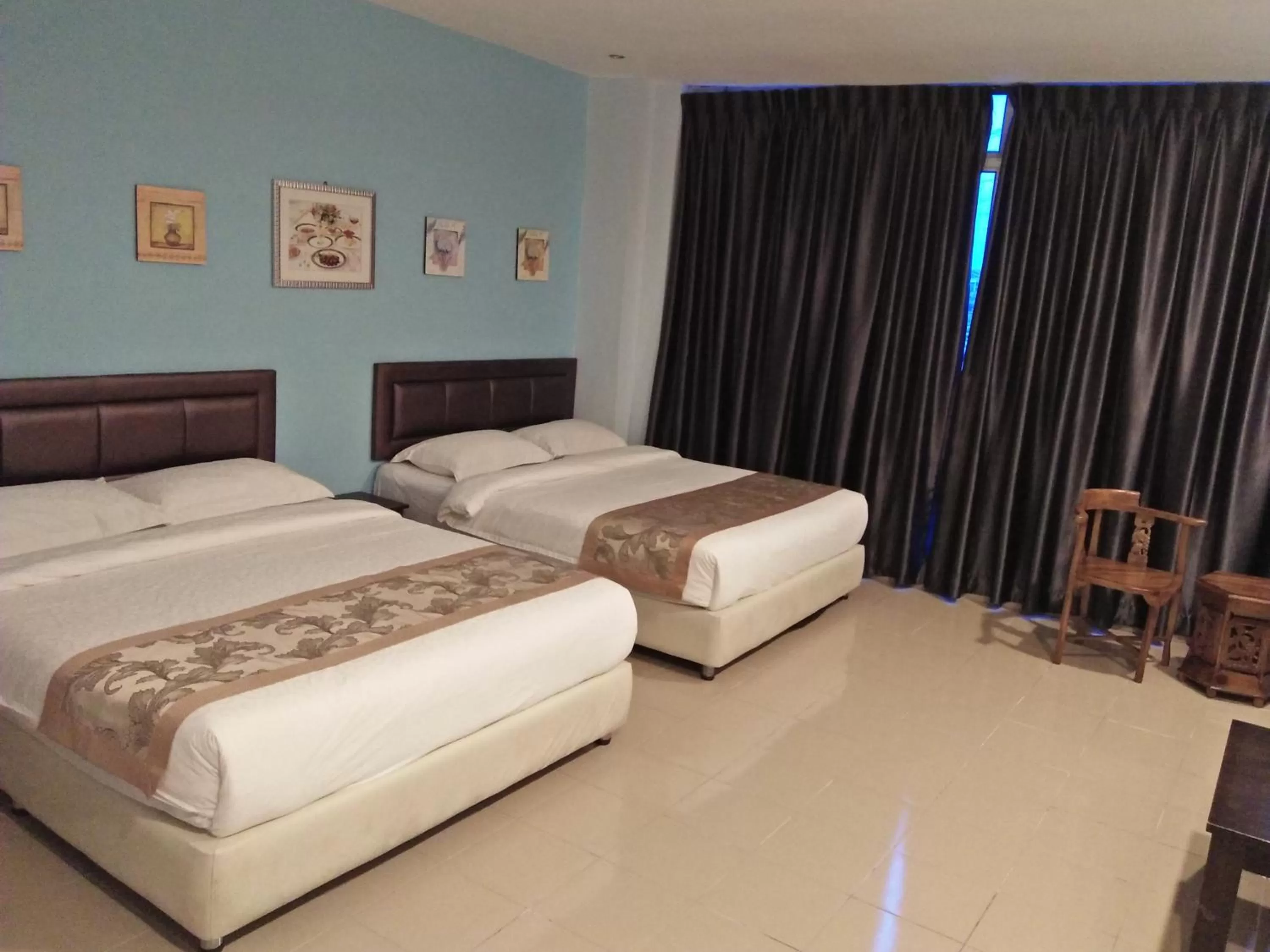 Bed in TIONG HUA HOTEL