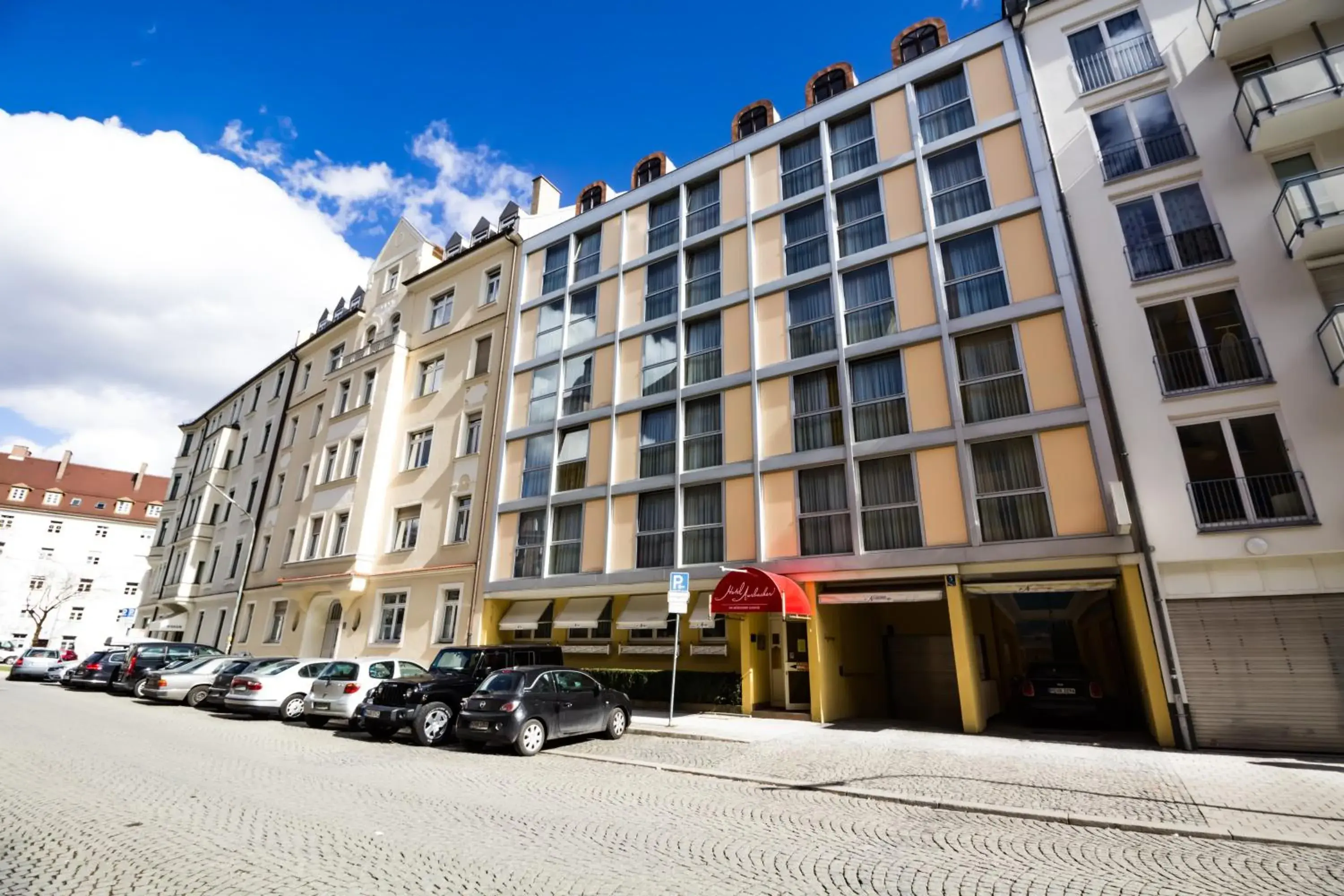 Facade/entrance, Property Building in Aurbacher Hotel