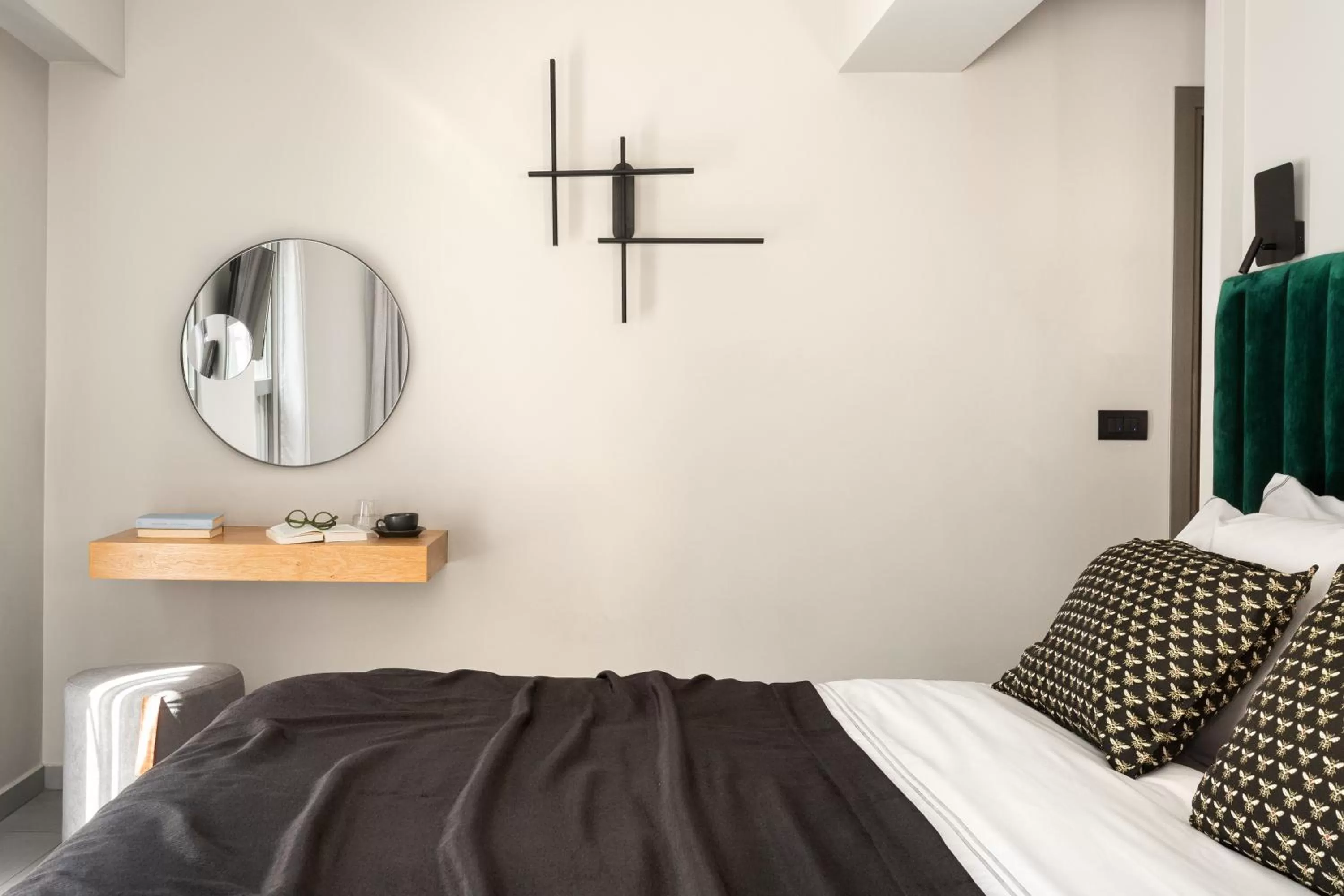 Bed in 11 Enteka Acropolis Suites