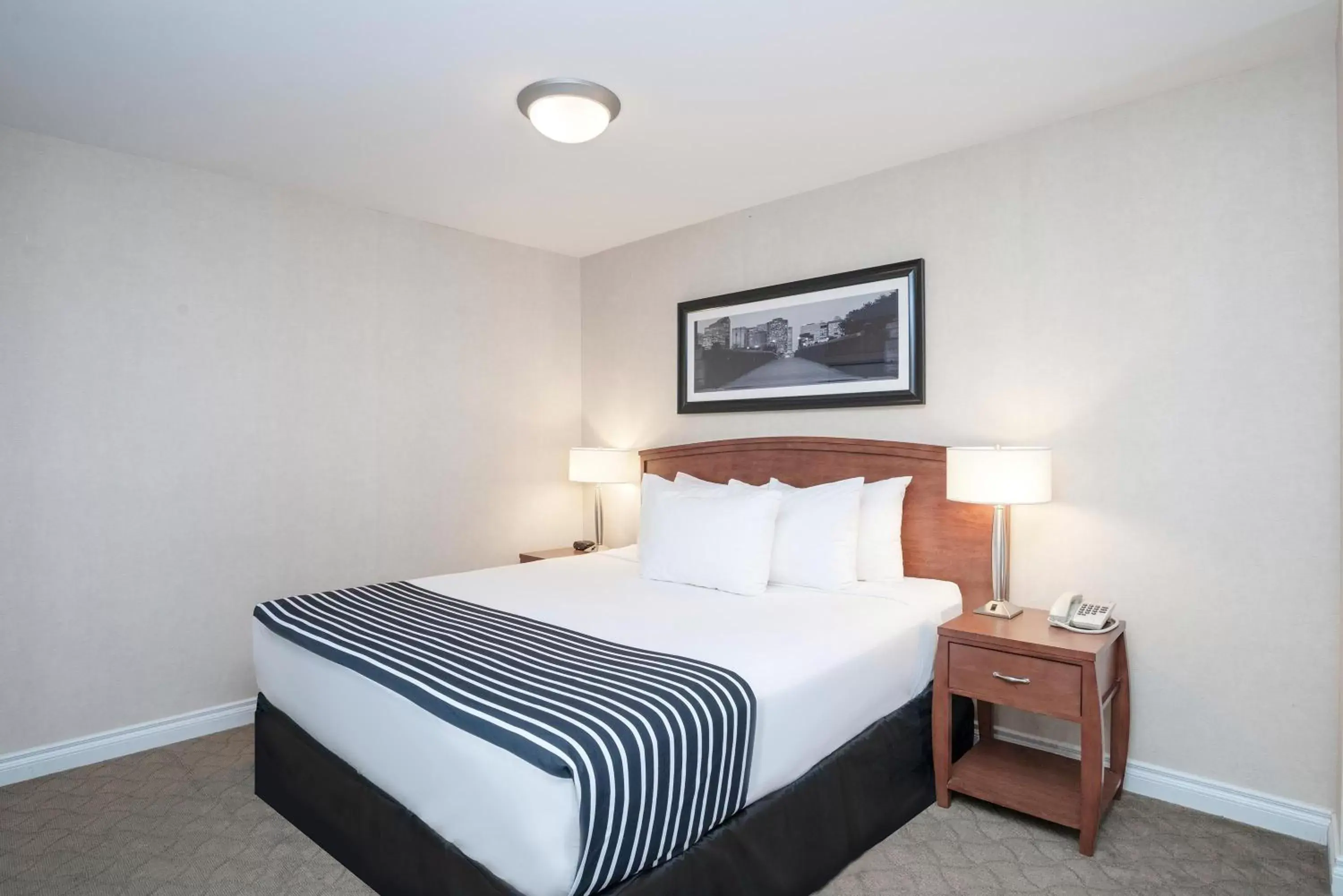 Photo of the whole room, Bed in Sandman Hotel & Suites Calgary West