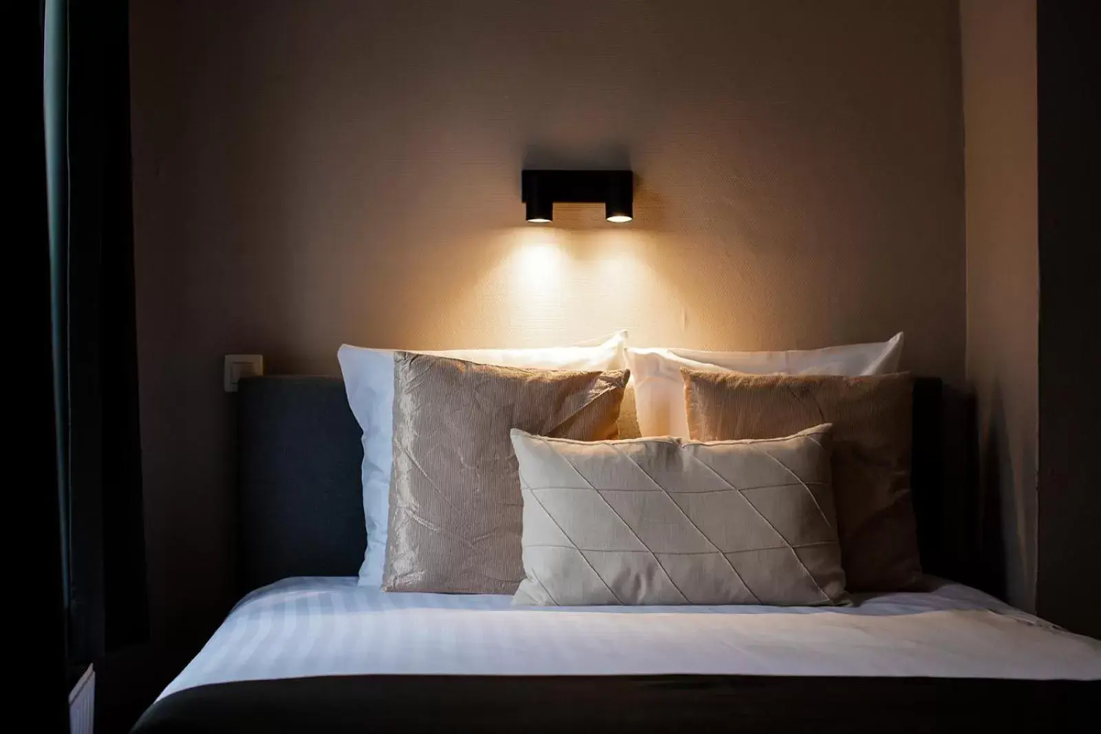 Decorative detail, Bed in Hotel Rose Red