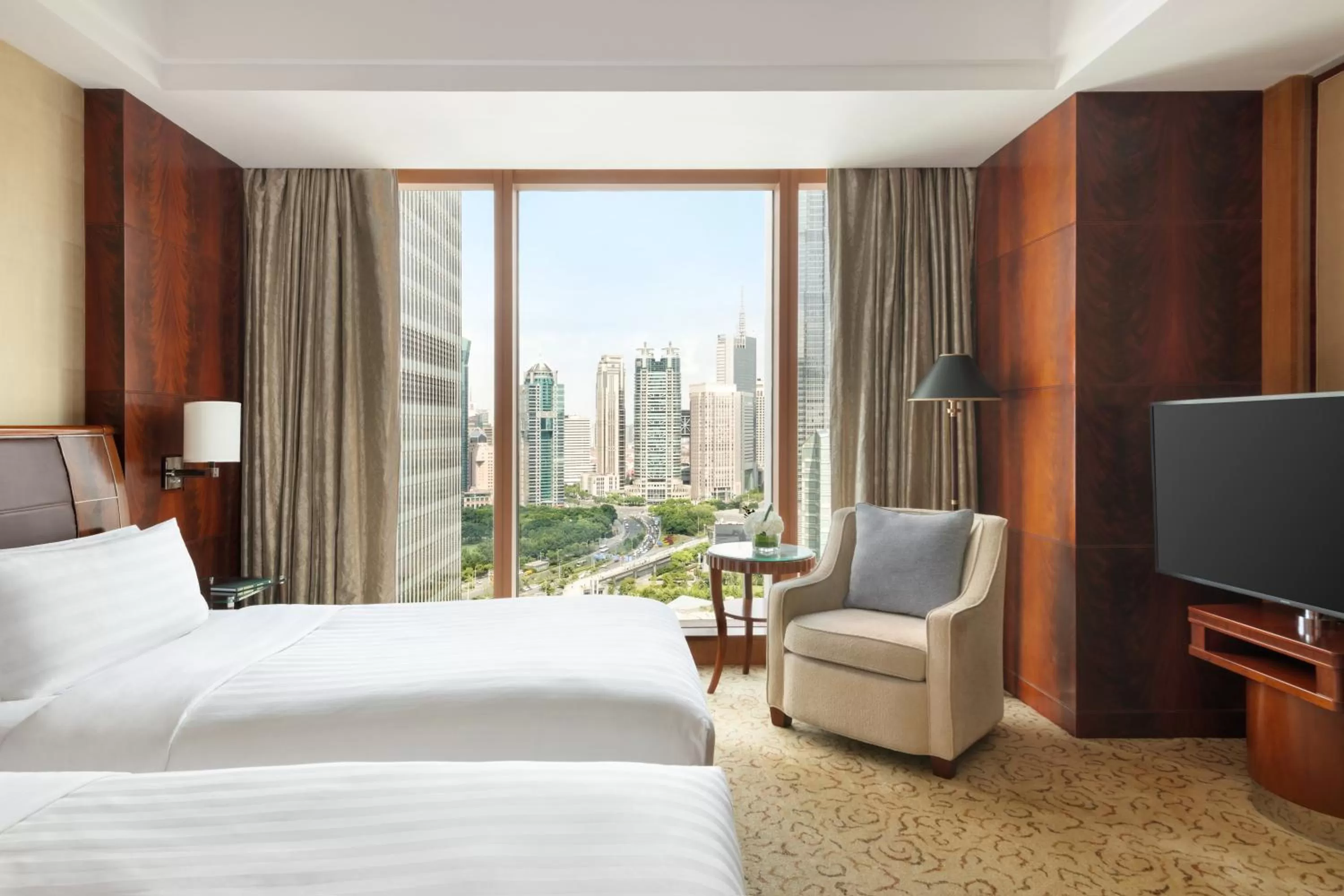 Bedroom, Bed in Pudong Shangri-La, Shanghai