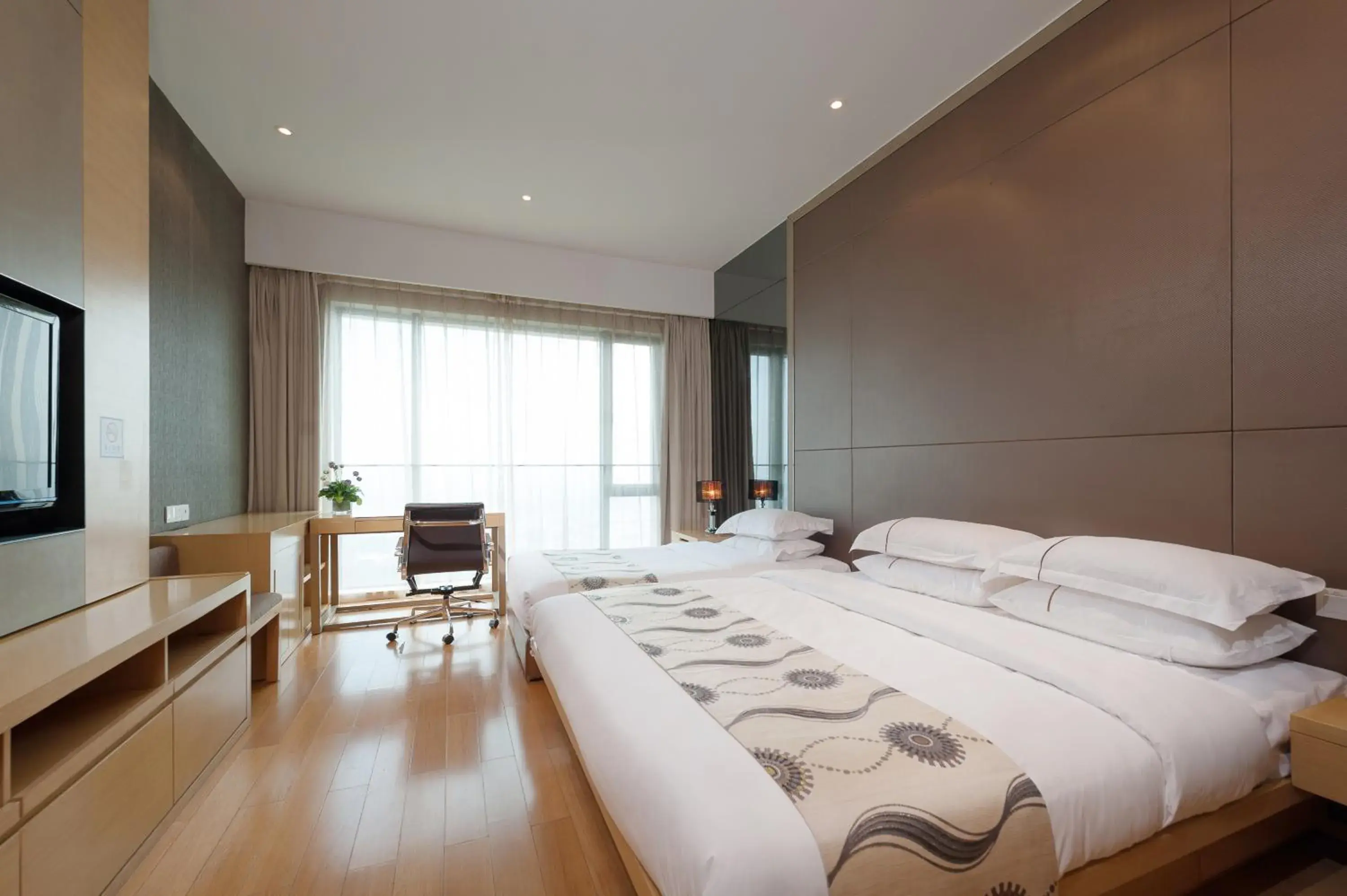 Bed in Yicheng Pazhou Poly World Trade Centre Apartment