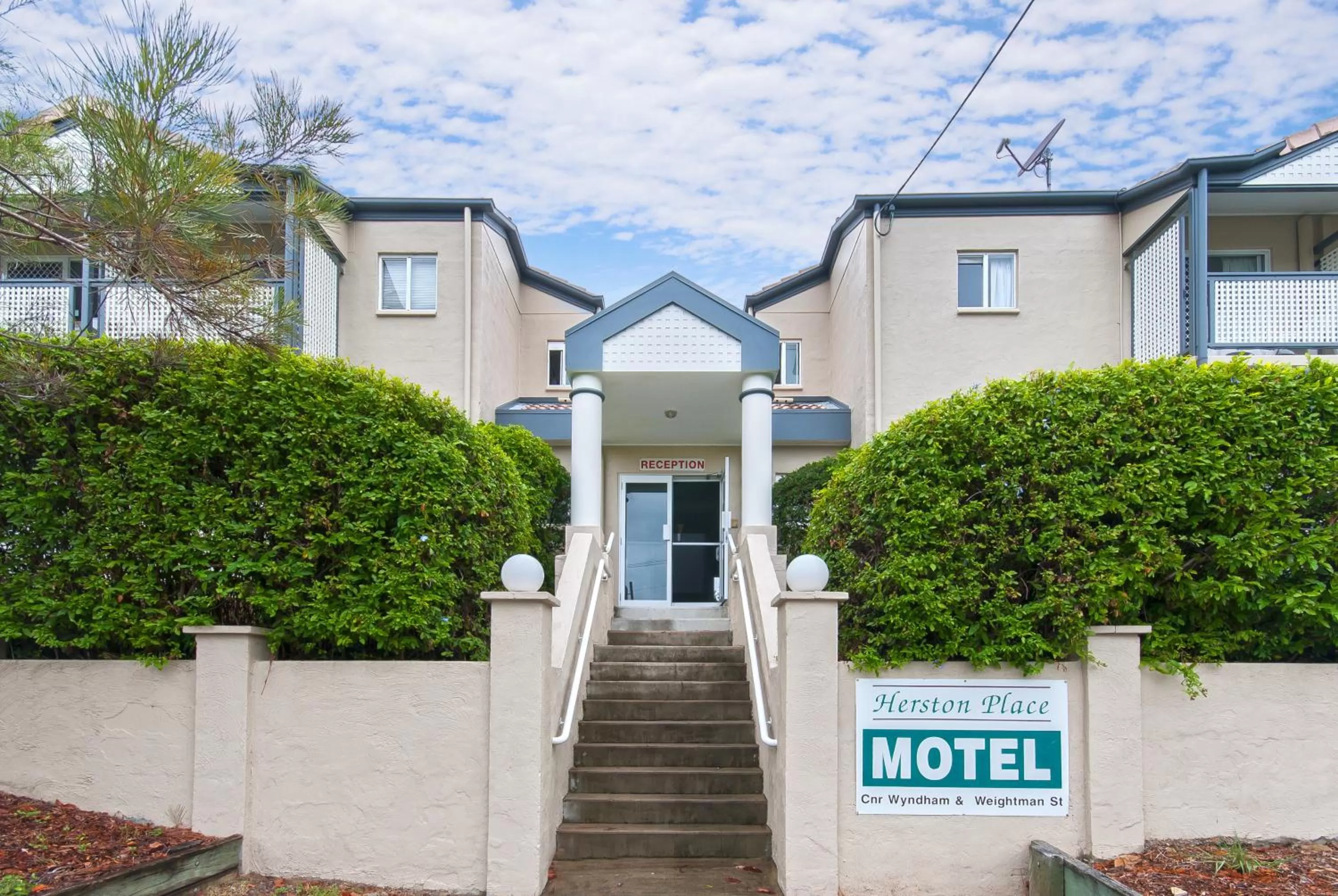 Facade/entrance in Herston Place Motel
