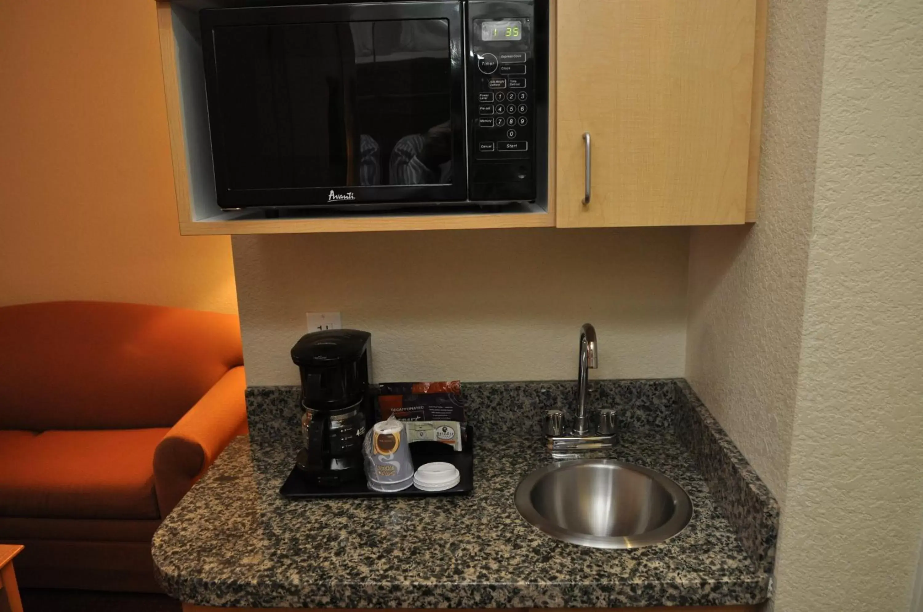 Photo of the whole room, Kitchen/Kitchenette in Hampton Inn & Suites Cathedral City