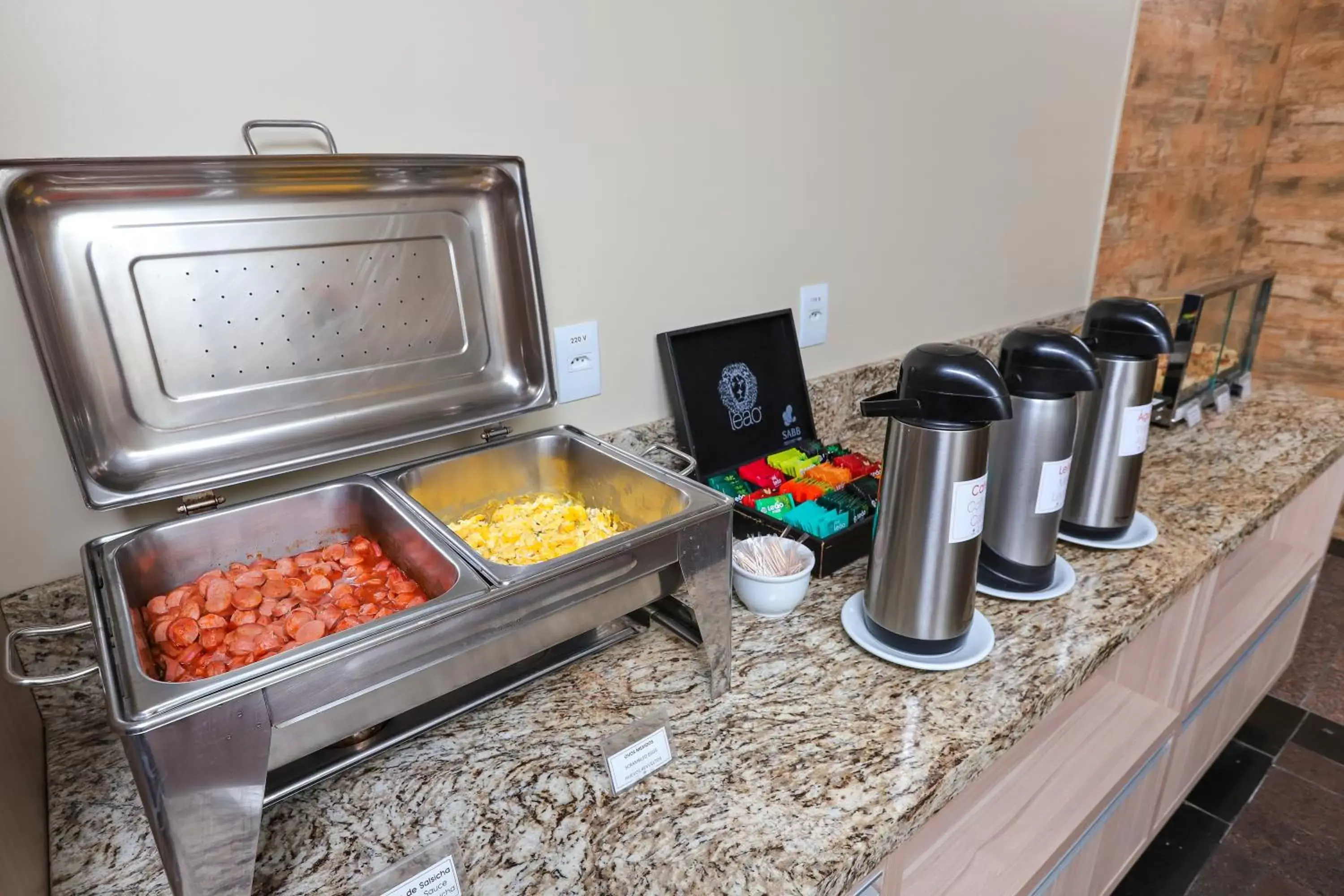 Coffee/tea facilities in Hotel Express Terminal Tur - Rodoviária Porto Alegre