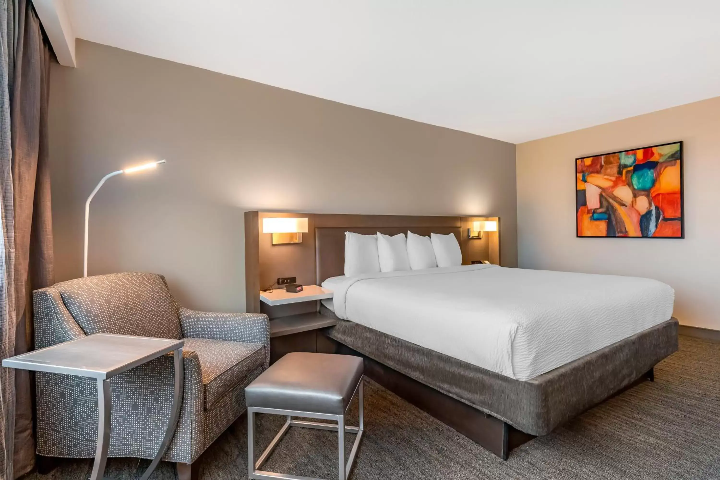 Bed in Best Western Premier Rockville Hotel & Suites