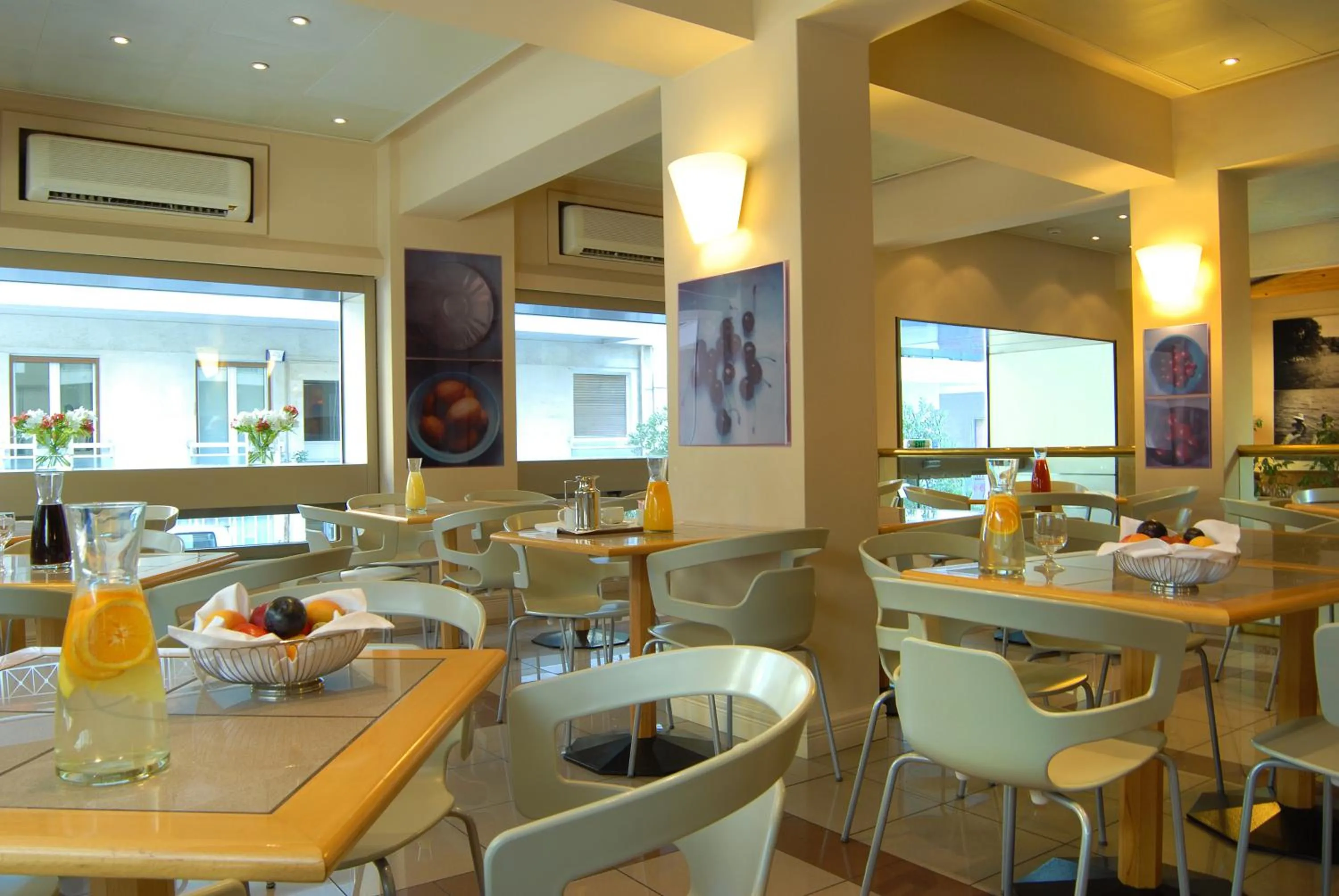 Restaurant/places to eat in Philippos Hotel