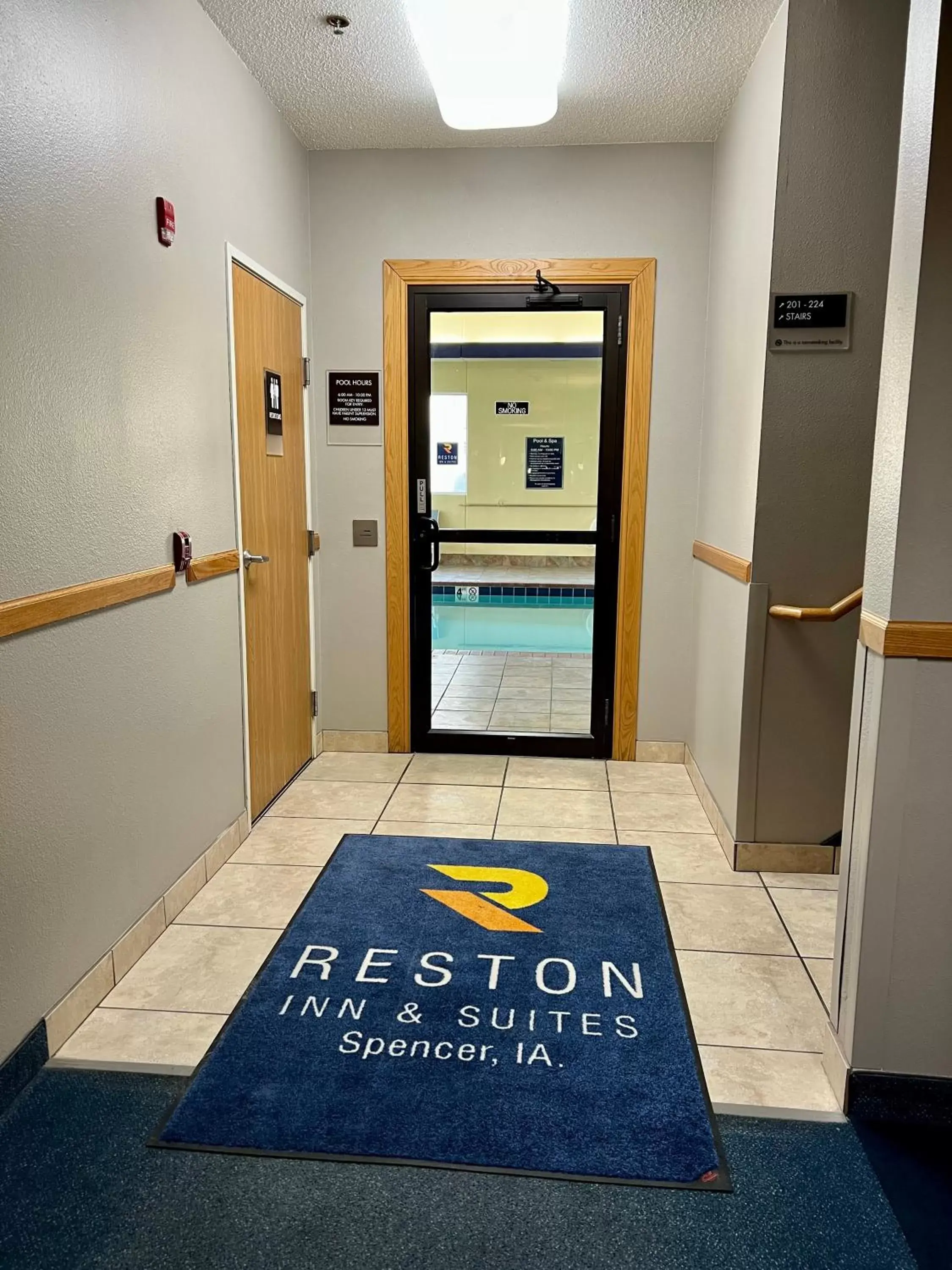 Swimming pool in Reston Inn & Suites