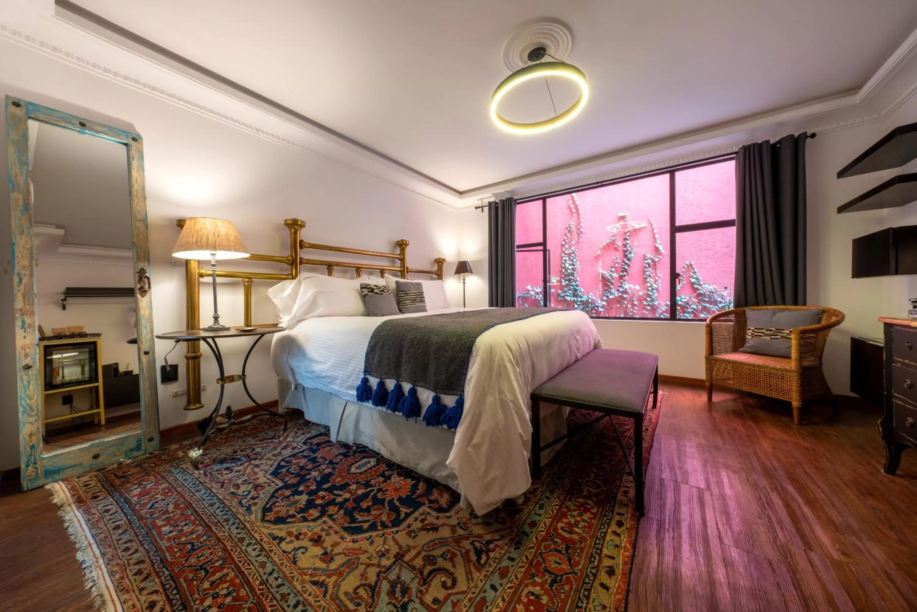 Photo of the whole room, Bed in Orchid House Mexico City