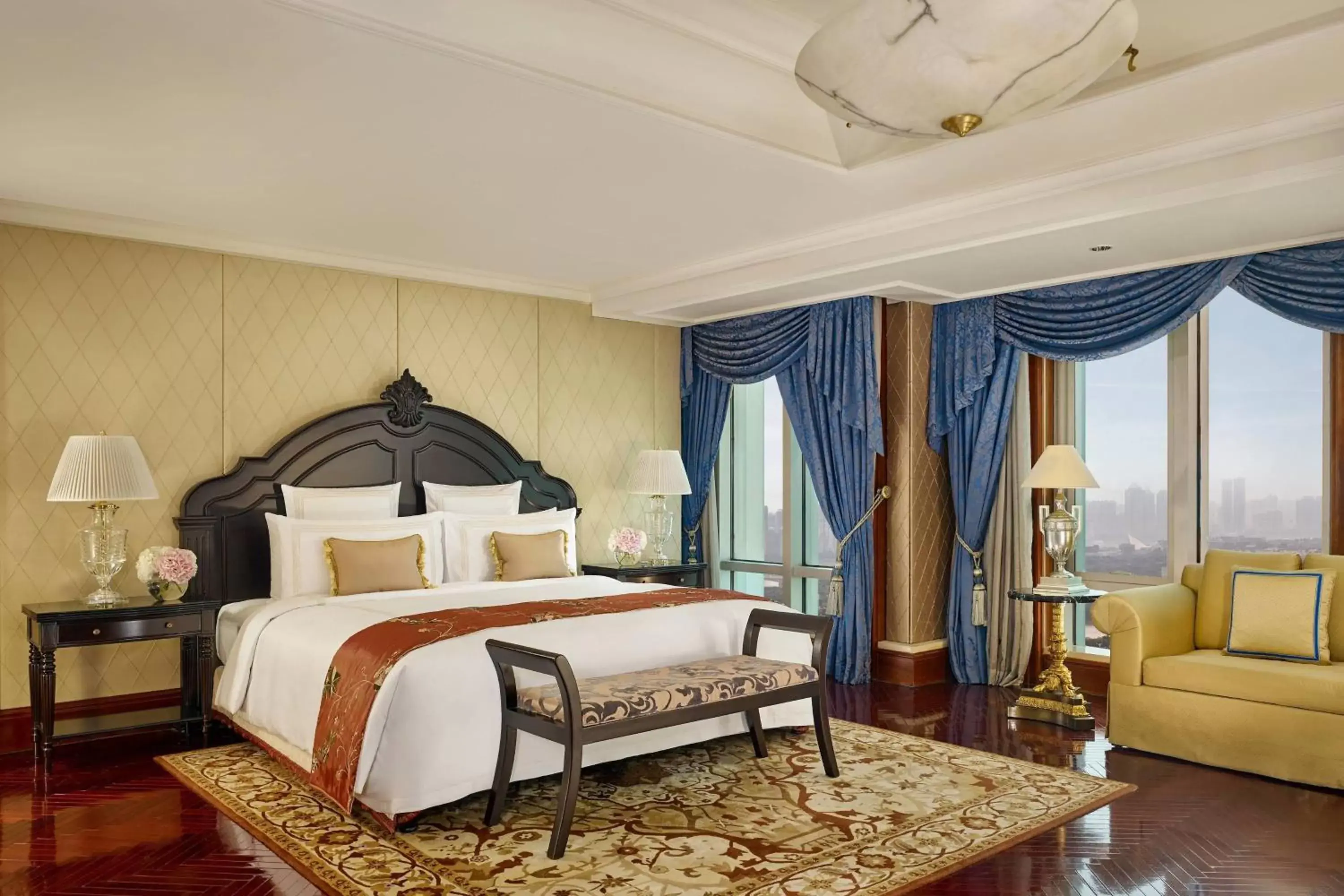 Bedroom in The Ritz-Carlton, Guangzhou