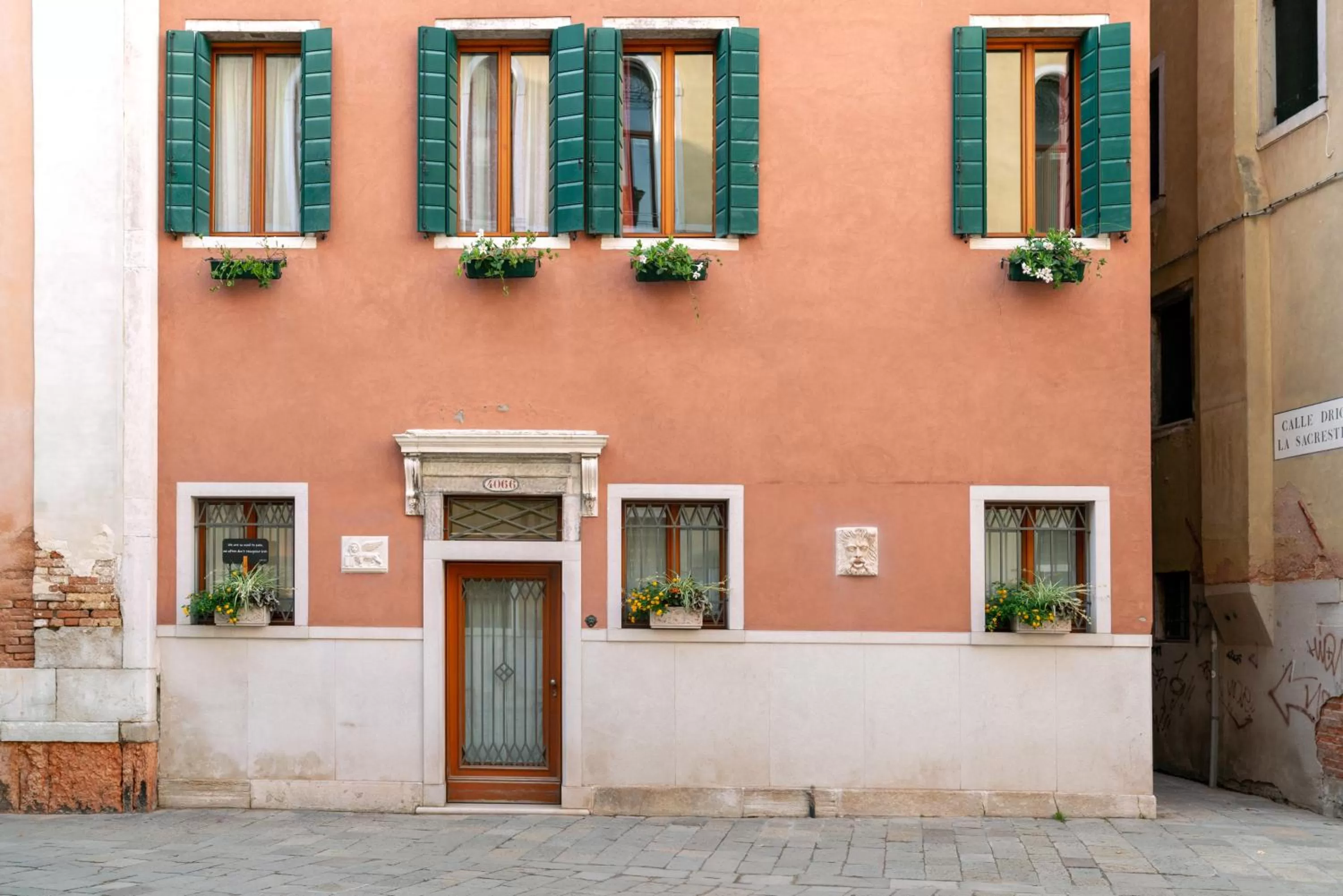 Property building in Palazzo San Luca