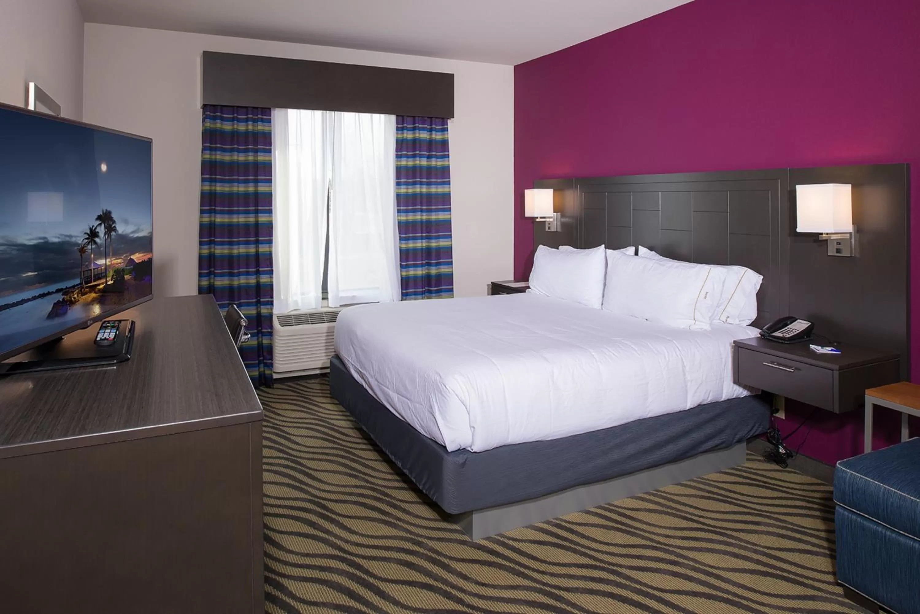 King Room - Hearing Disability Access in Holiday Inn Express Hutchison, an IHG Hotel
