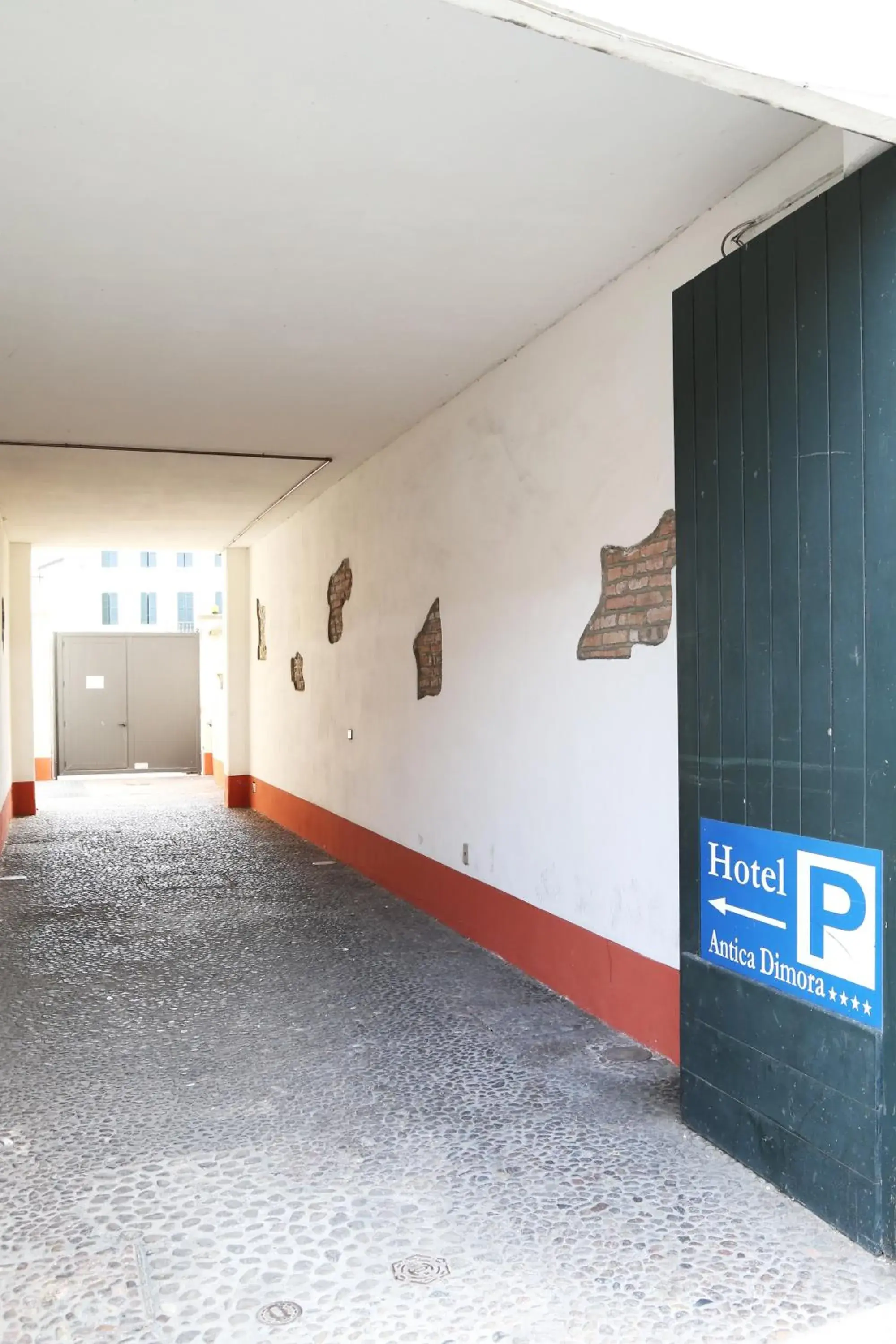 Parking in Hotel Mantegna Stazione