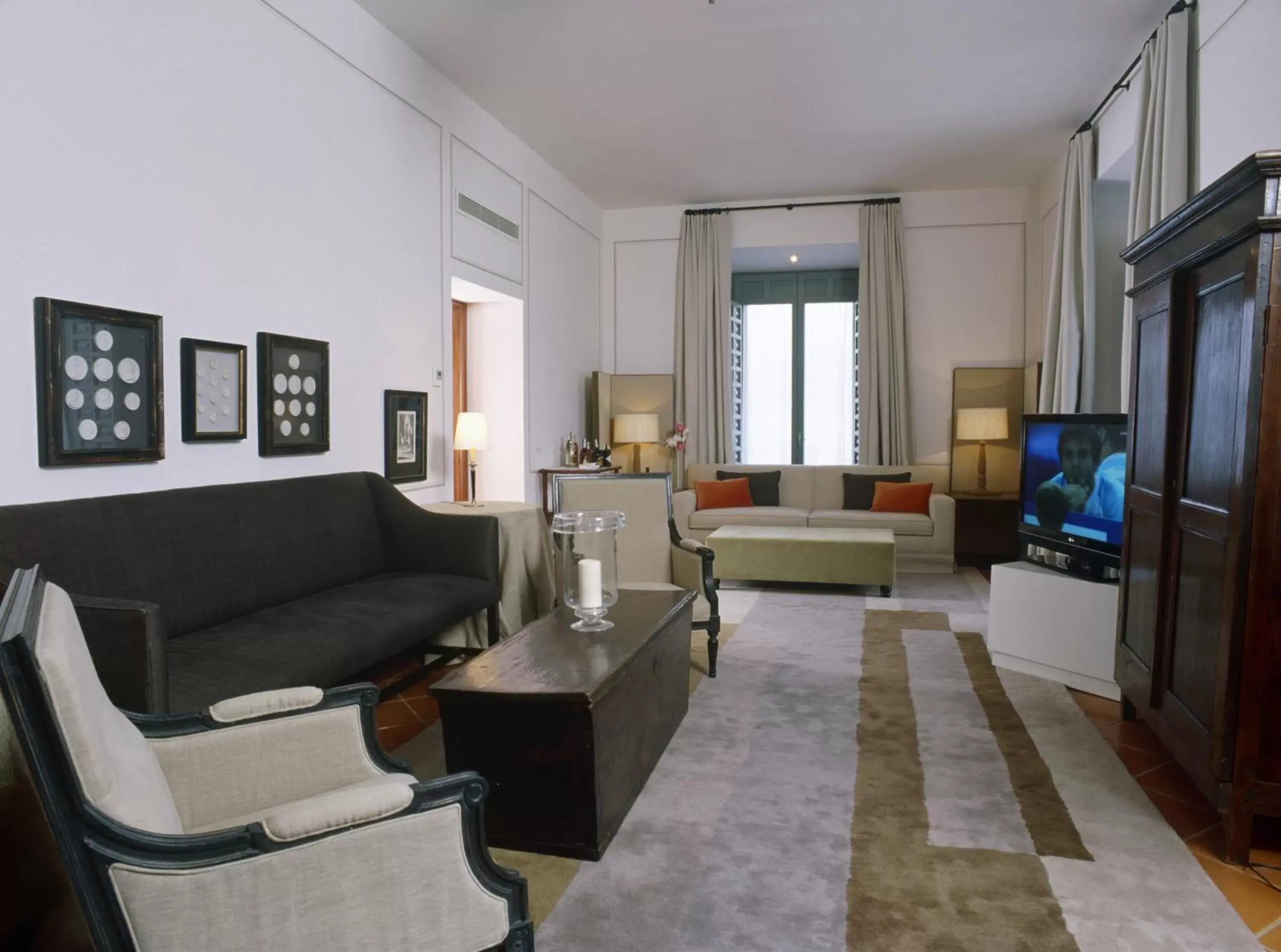 Photo of the whole room, Seating Area in Parador de La Granja