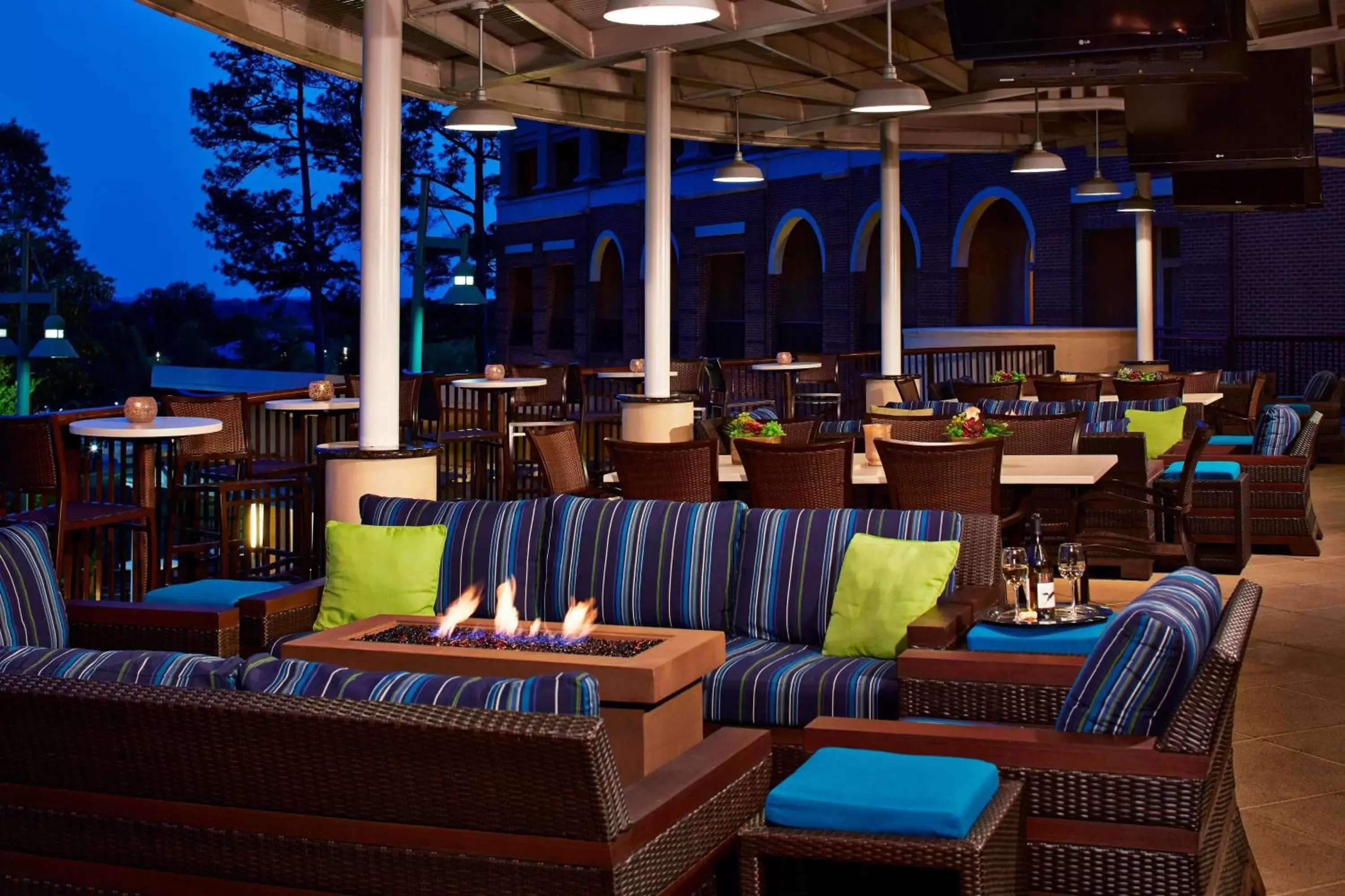 Restaurant/Places to Eat in Marriott Shoals Hotel & Spa