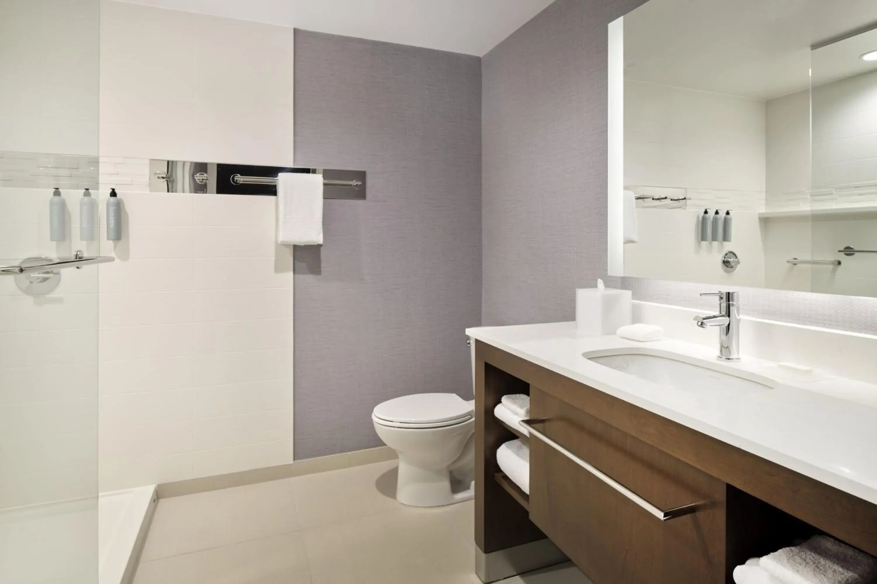 Photo of the whole room, Bathroom in Residence Inn by Marriott Oakland Downtown