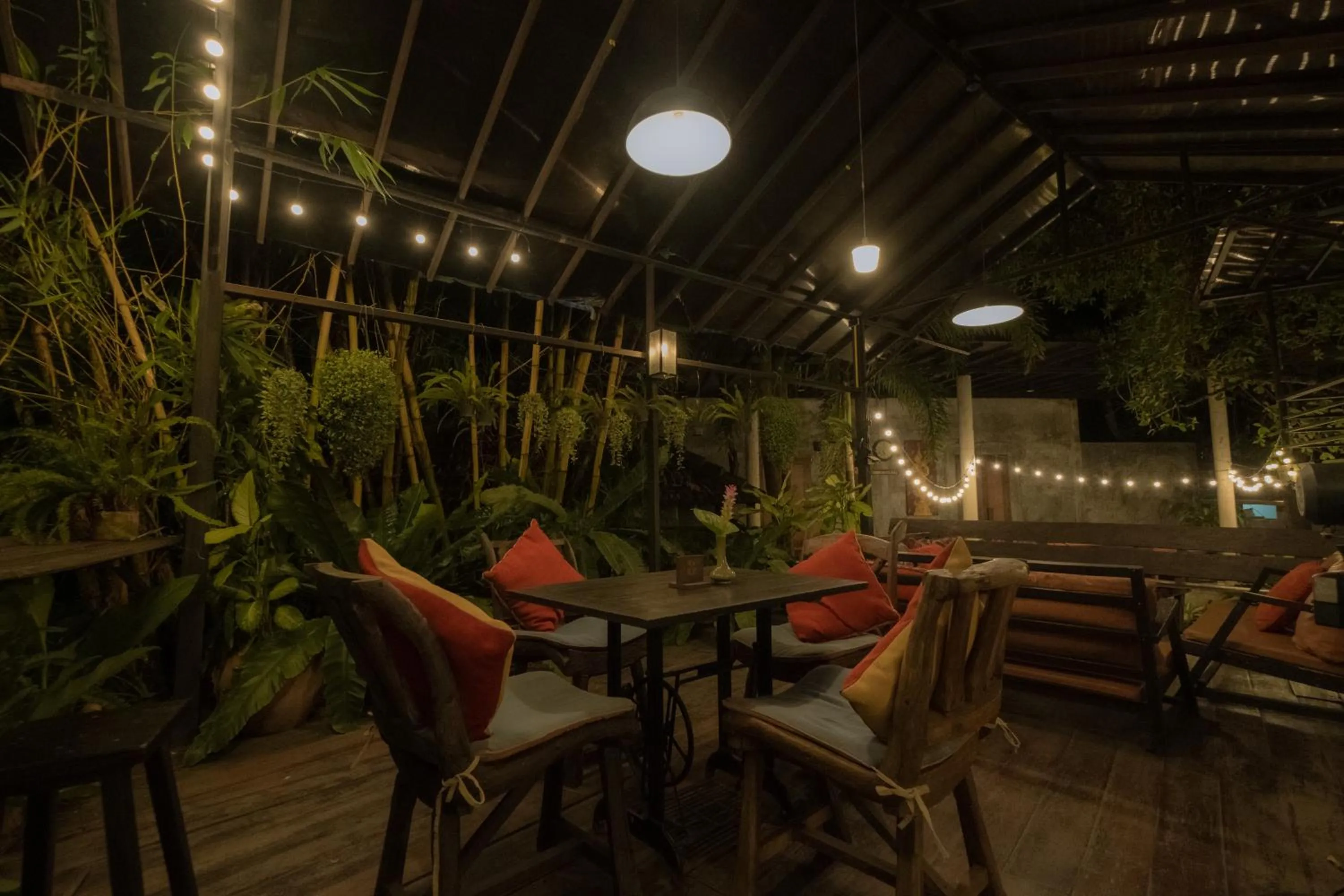 Restaurant/places to eat in Kireethara Boutique Resort