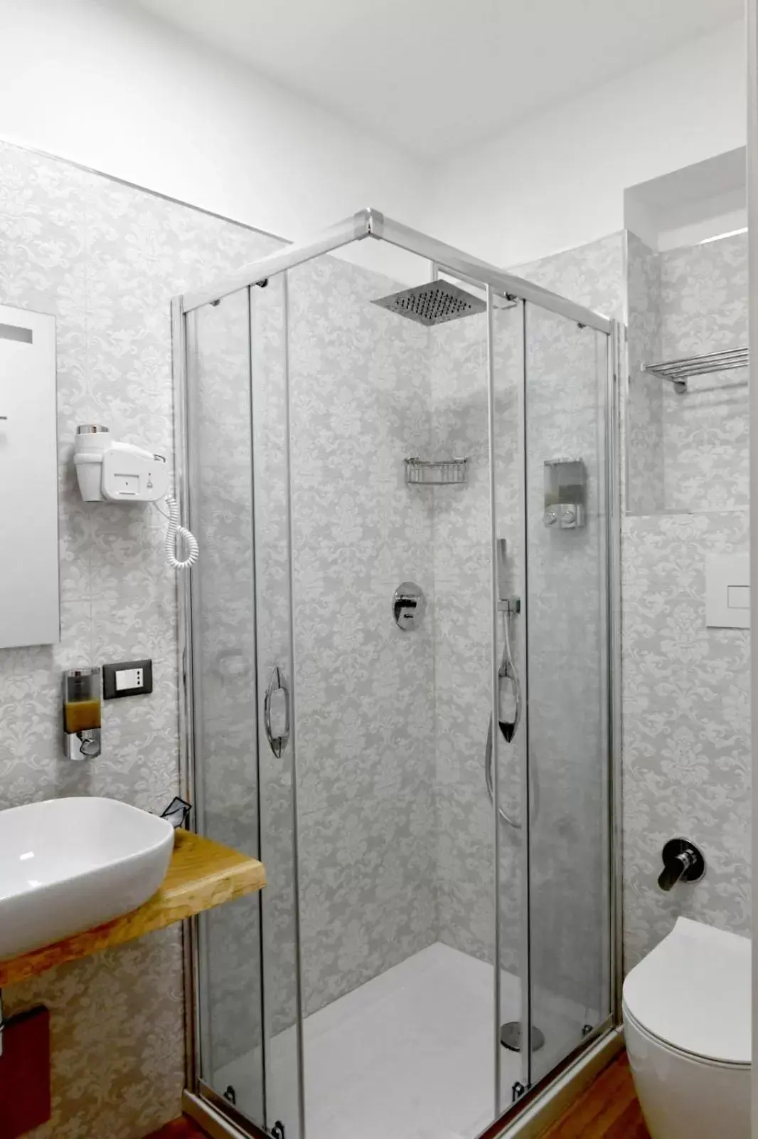 Shower, Bathroom in Ballarooms B&B Palermo Centro