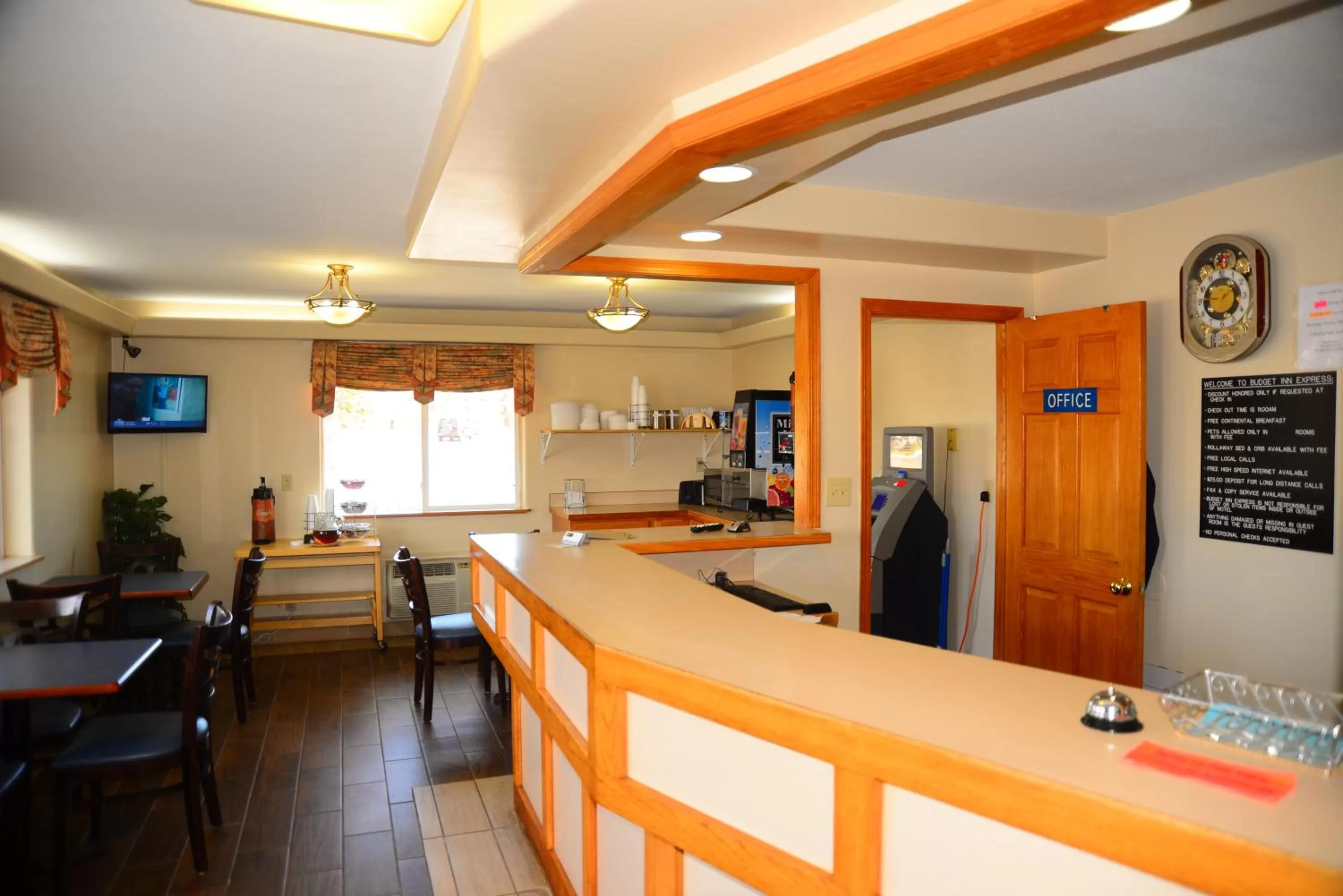 Facade/entrance in Budget Inn Express